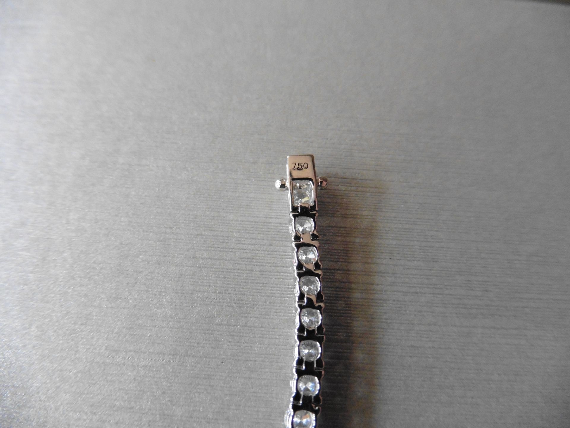 8.00ct Diamond tennis bracelet set with brilliant cut diamonds of I colour, si3 clarity. All set - Image 3 of 3