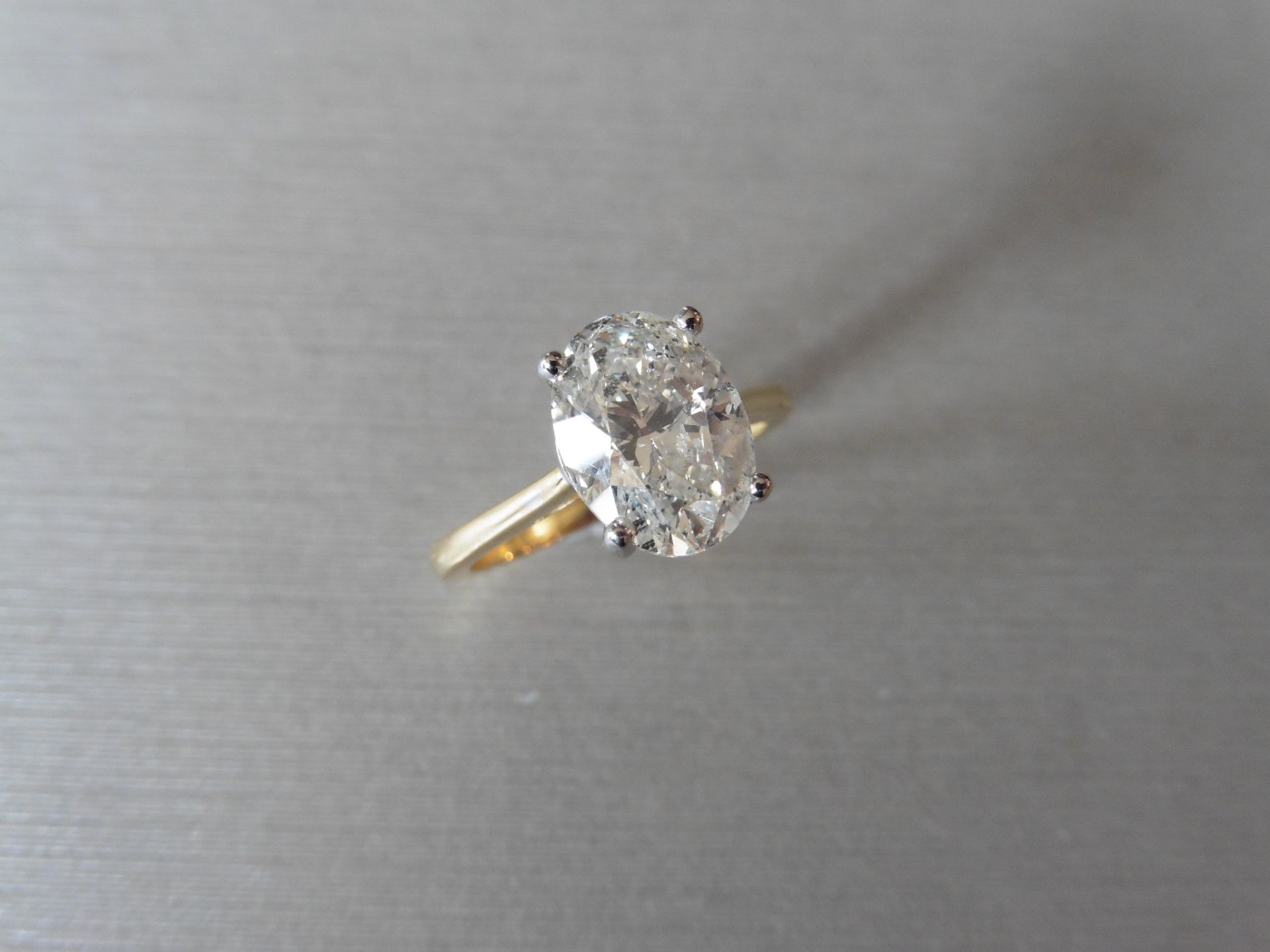 3.01ct oval cut diamond, H colour, Si2 clarity. 18Ct, 4 claw white gold setting with a yellow gold