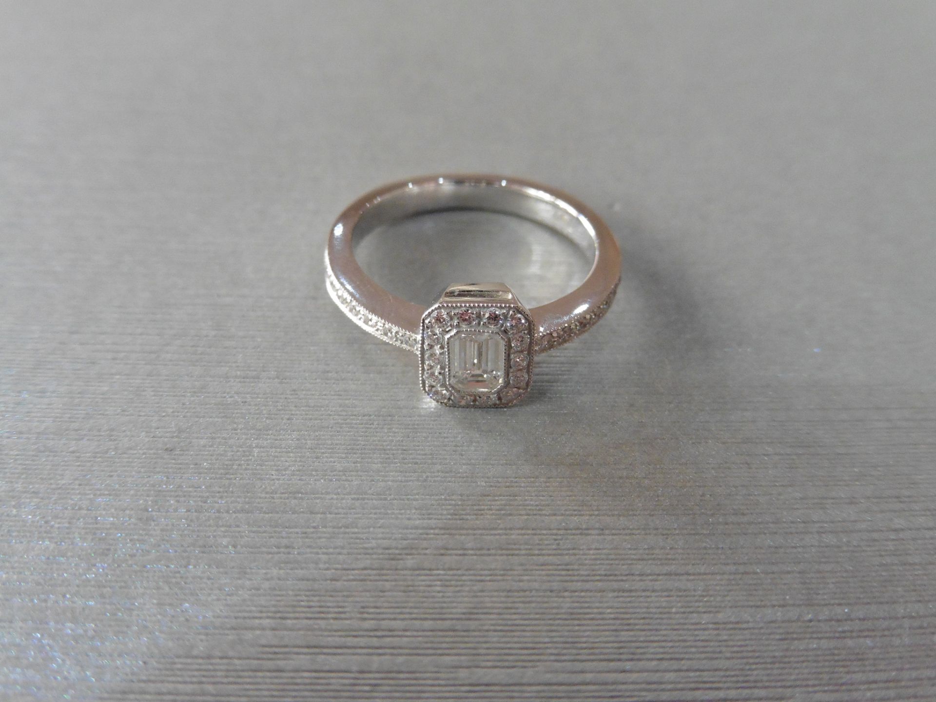 0.31ct 18ct white gold diamond set ring is set with a emerald cut diamond of VS clarity. This is set - Image 3 of 4