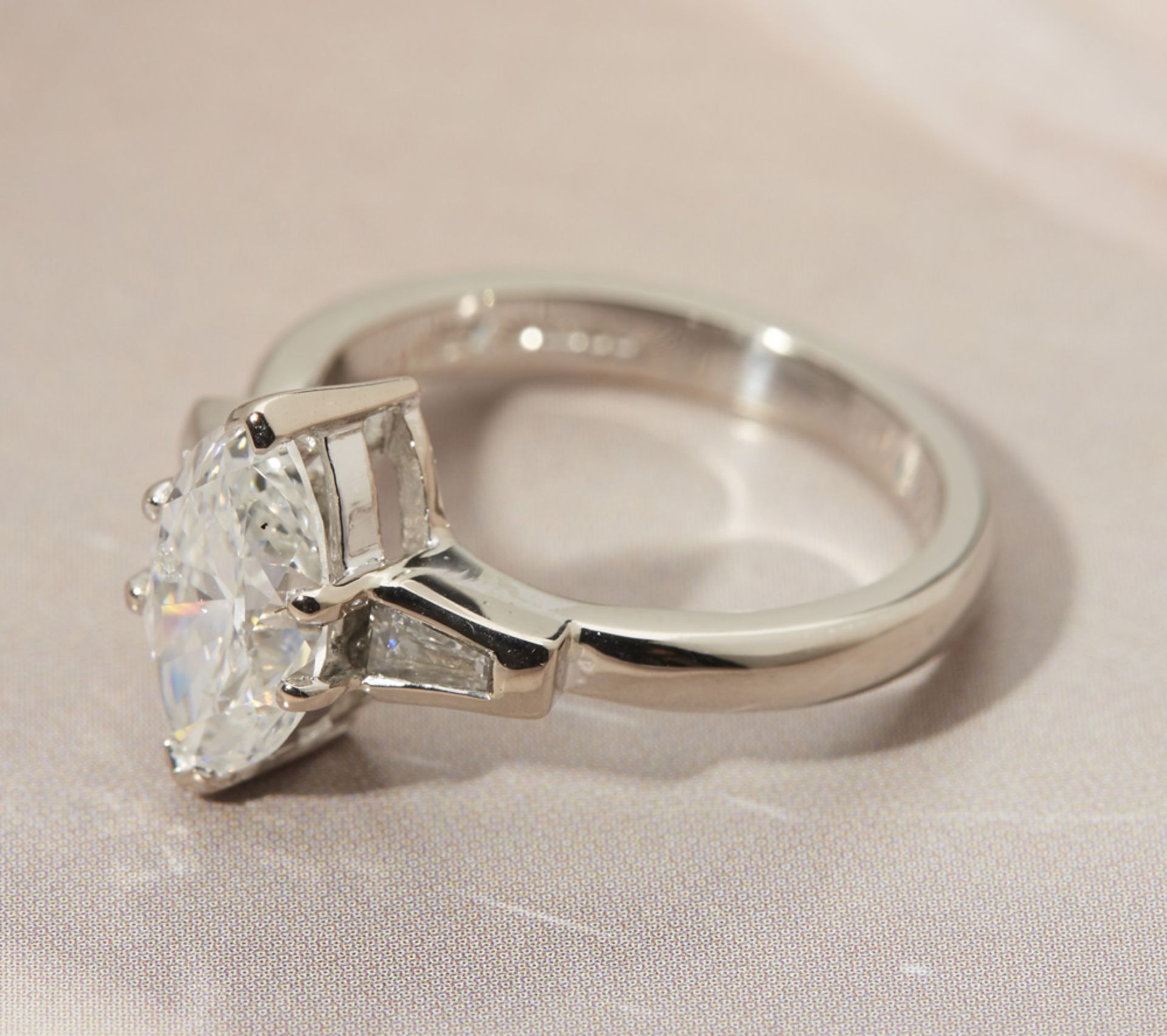 18k White Gold Marquise Cut 2.00ct Diamond Ring