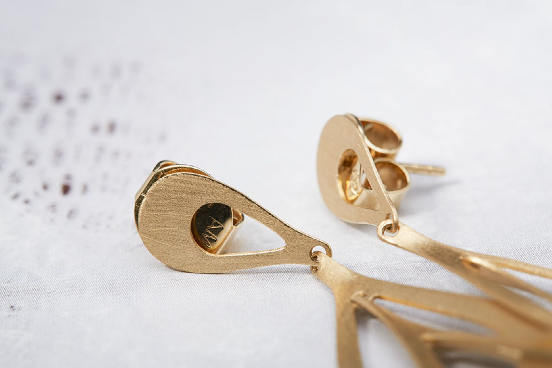 18k Yellow Gold Teardrop Earrings - Image 5 of 5