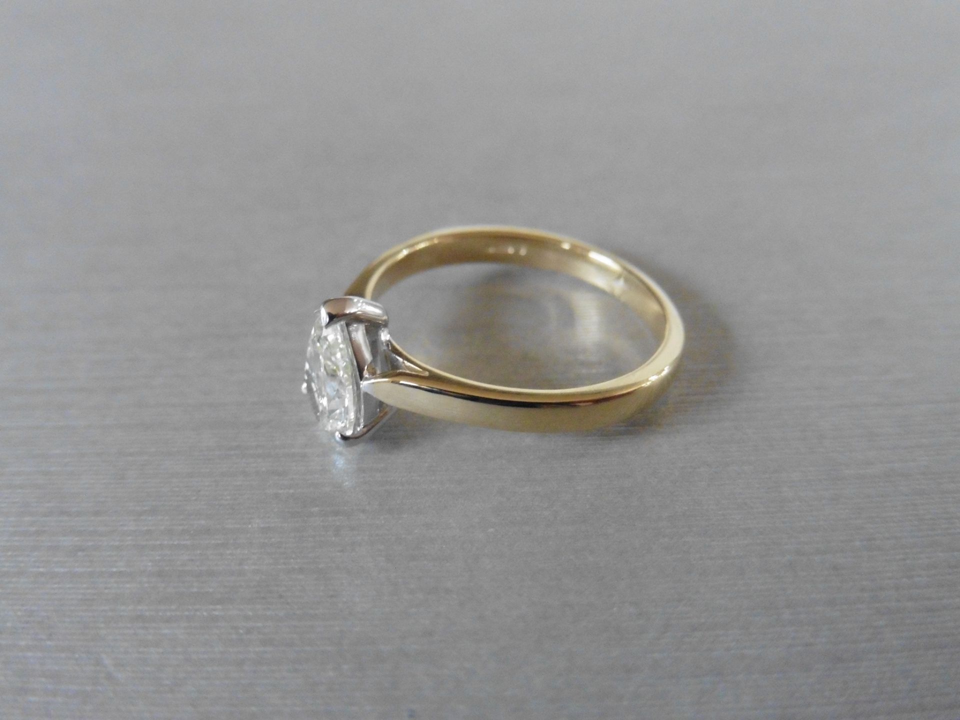 0.81ct pear shaped diamond solitaire ring. J/K colour VS clarity. 3 claw setting in white gold - Bild 3 aus 4