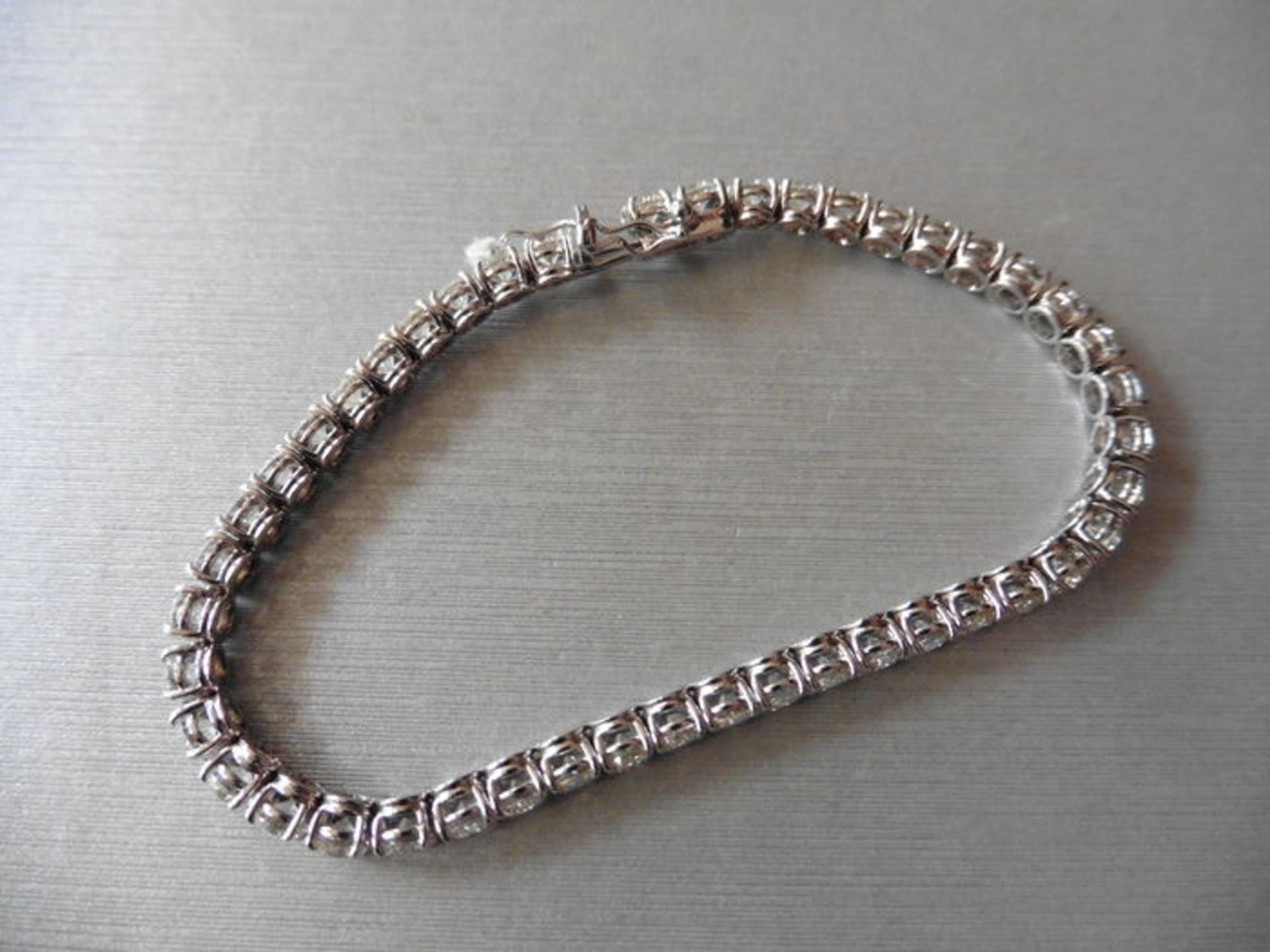 5.30ct Diamond tennis bracelet set with brilliant cut diamonds of I colour, si2 clarity. All set - Bild 3 aus 3