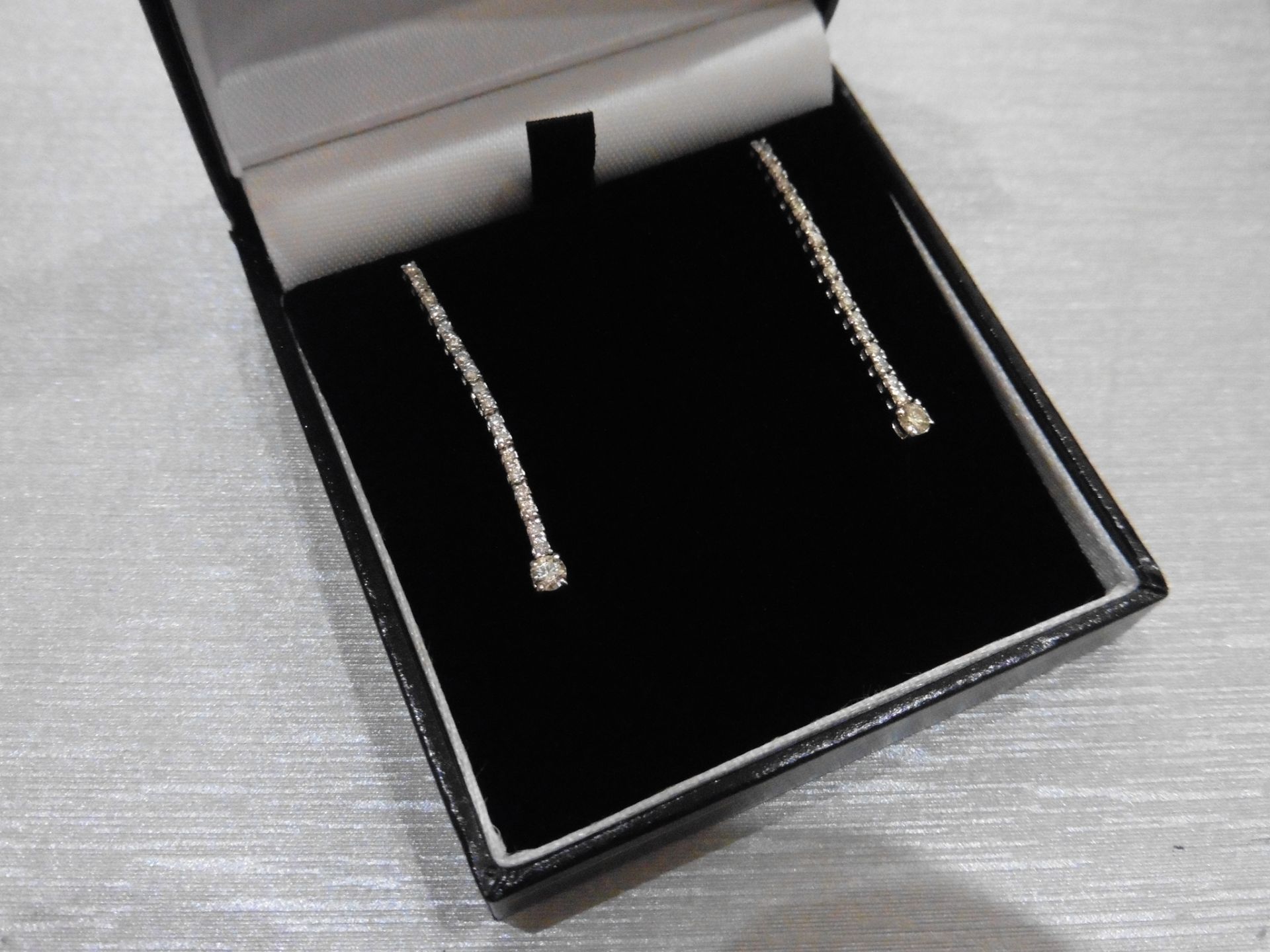 18ct white gold diamond drop earrings set with brilliant cut diamonds. I colour, si2 clarity. - Bild 5 aus 5