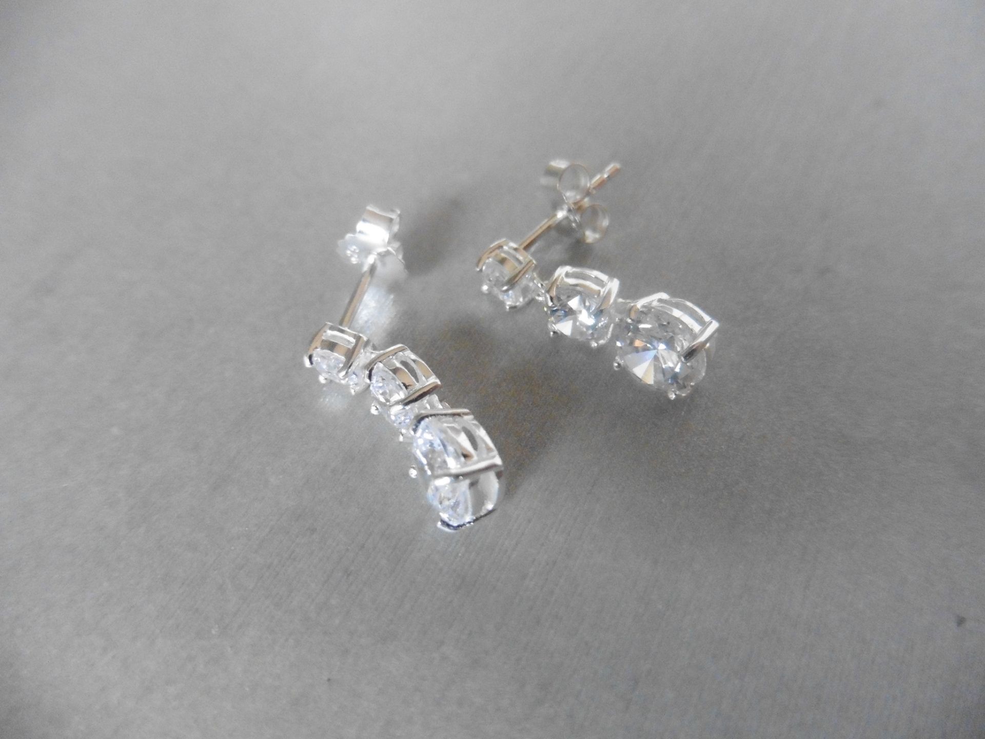 1.20ct diamond trilogy drop earrings. Each is set with 3 graduated brilliant cut diamonds, Si2 - Bild 2 aus 3