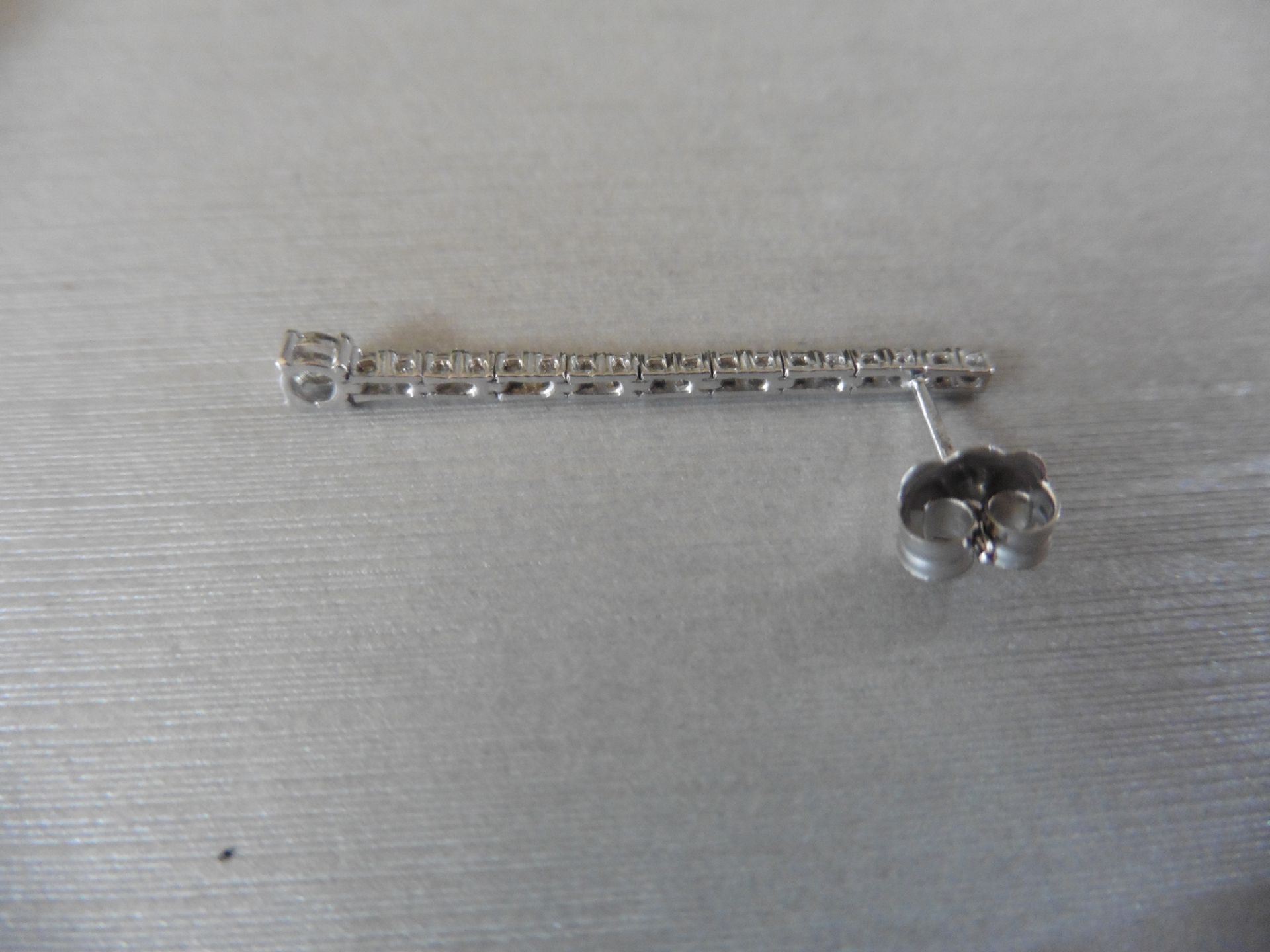 18ct white gold diamond drop earrings set with brilliant cut diamonds. I colour, si2 clarity. - Bild 4 aus 5