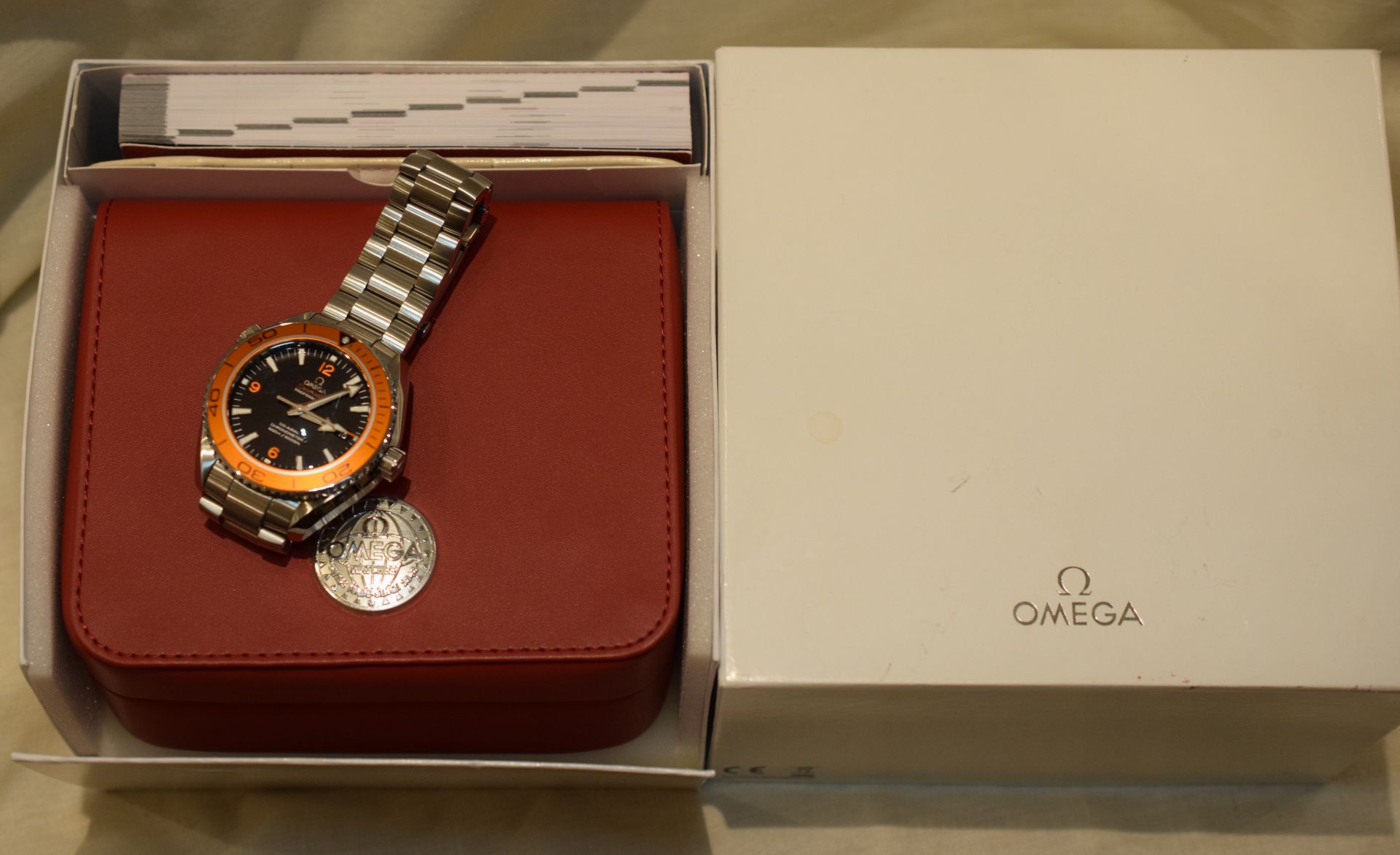Omega Seamaster Planet Ocean 2014 Only Worn A Few Times - Image 9 of 9