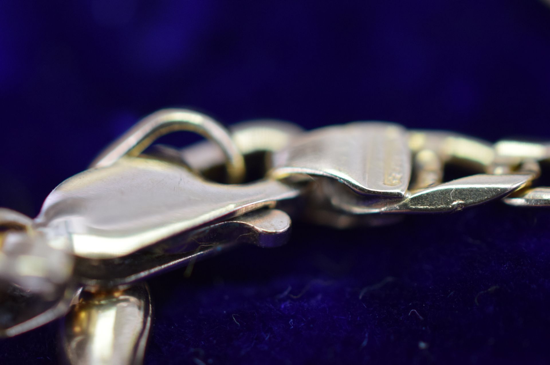 18ct Yellow Gold Lady's Bracelet With Horn Of Plenty Pendant - Image 3 of 4