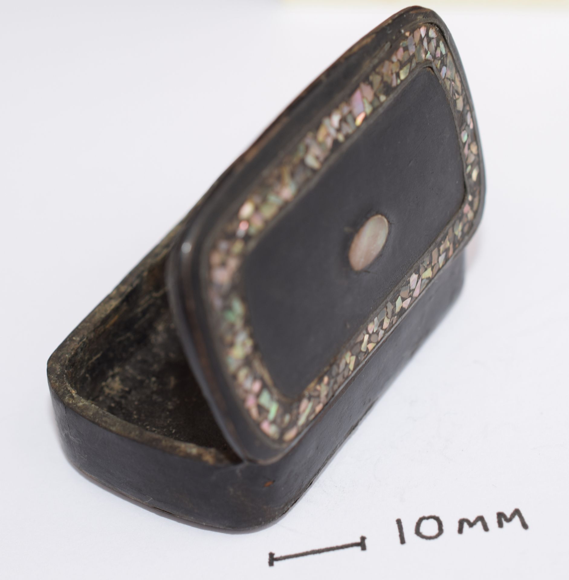 Victorian Papier Mache Snuff Box NO RESERVE - Image 5 of 5