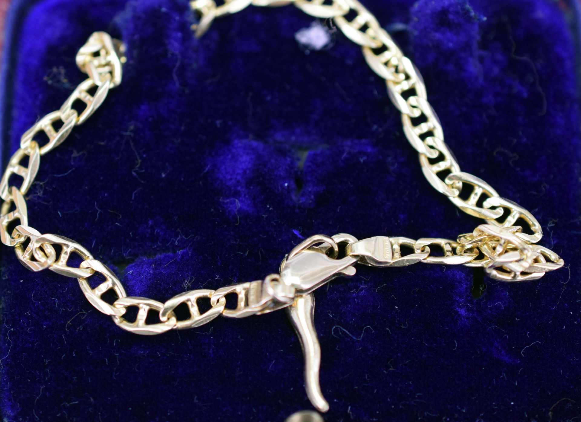 18ct Yellow Gold Lady's Bracelet With Horn Of Plenty Pendant