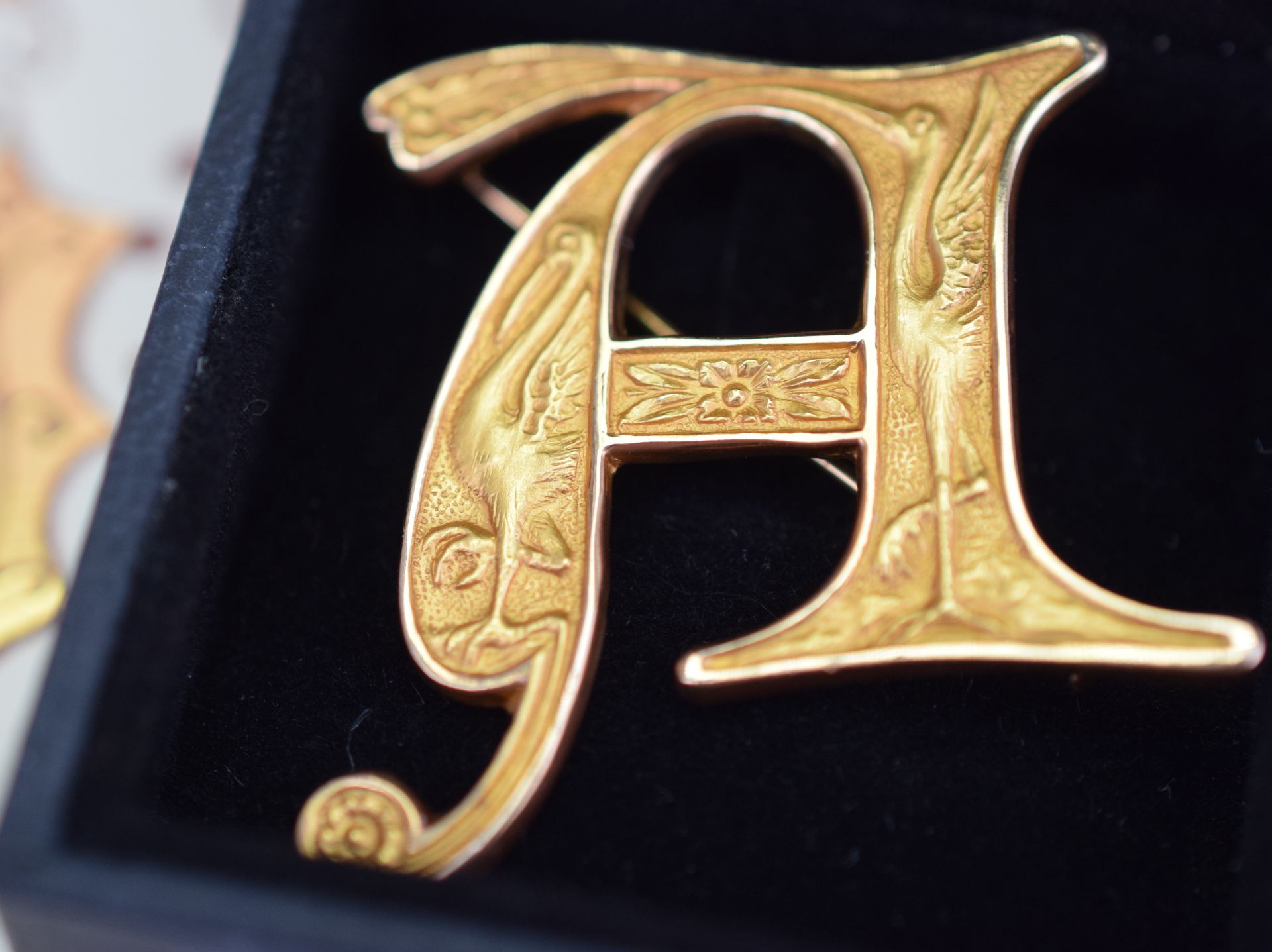 18ct Yellow Gold Lady's Brooch 'A' Initial 4grms - Image 3 of 4