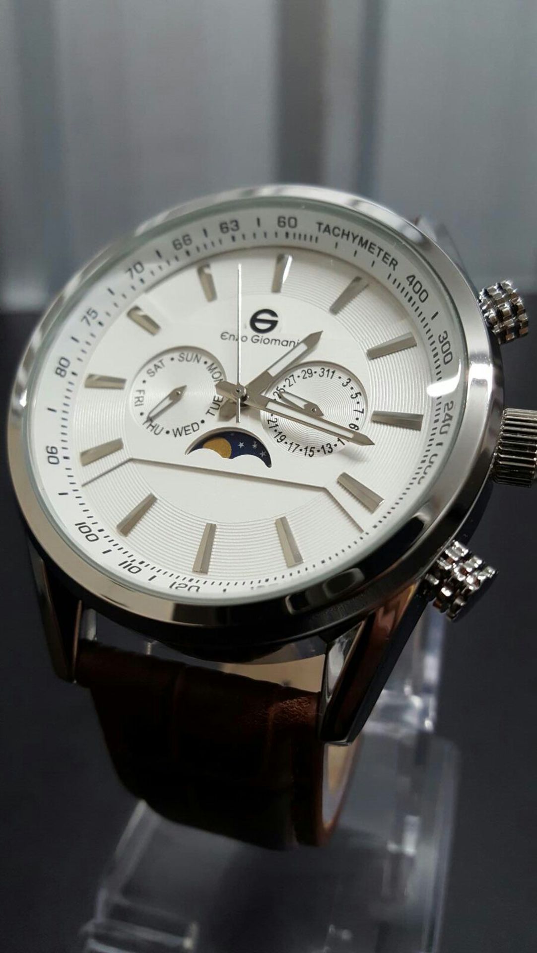 BRAND NEW ENZO GIOMANI EG0023, GENTS SILVER WITH WHITE FACE WATCH, WITH BROWN LEATHER STRAP, DAY/