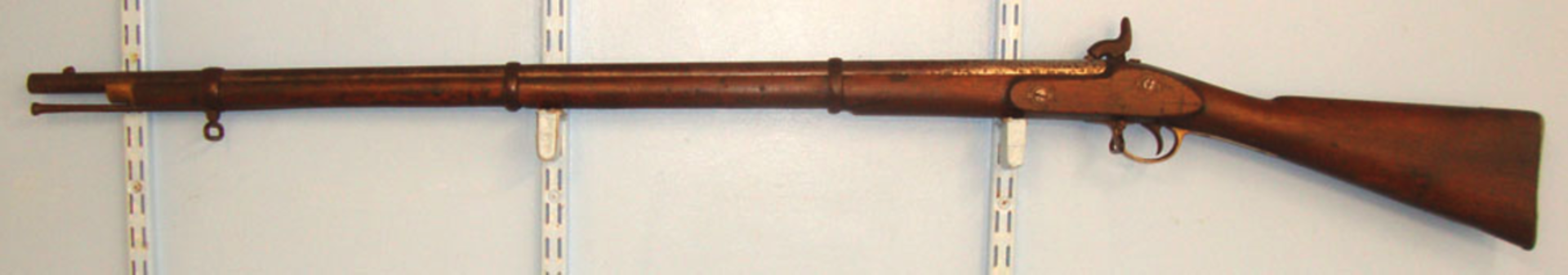 British Crimean War 1855 Dated Enfield Tower 3 Band .577 Percussion Rifle Regiment ‘V Drb2 50’. - Image 2 of 3
