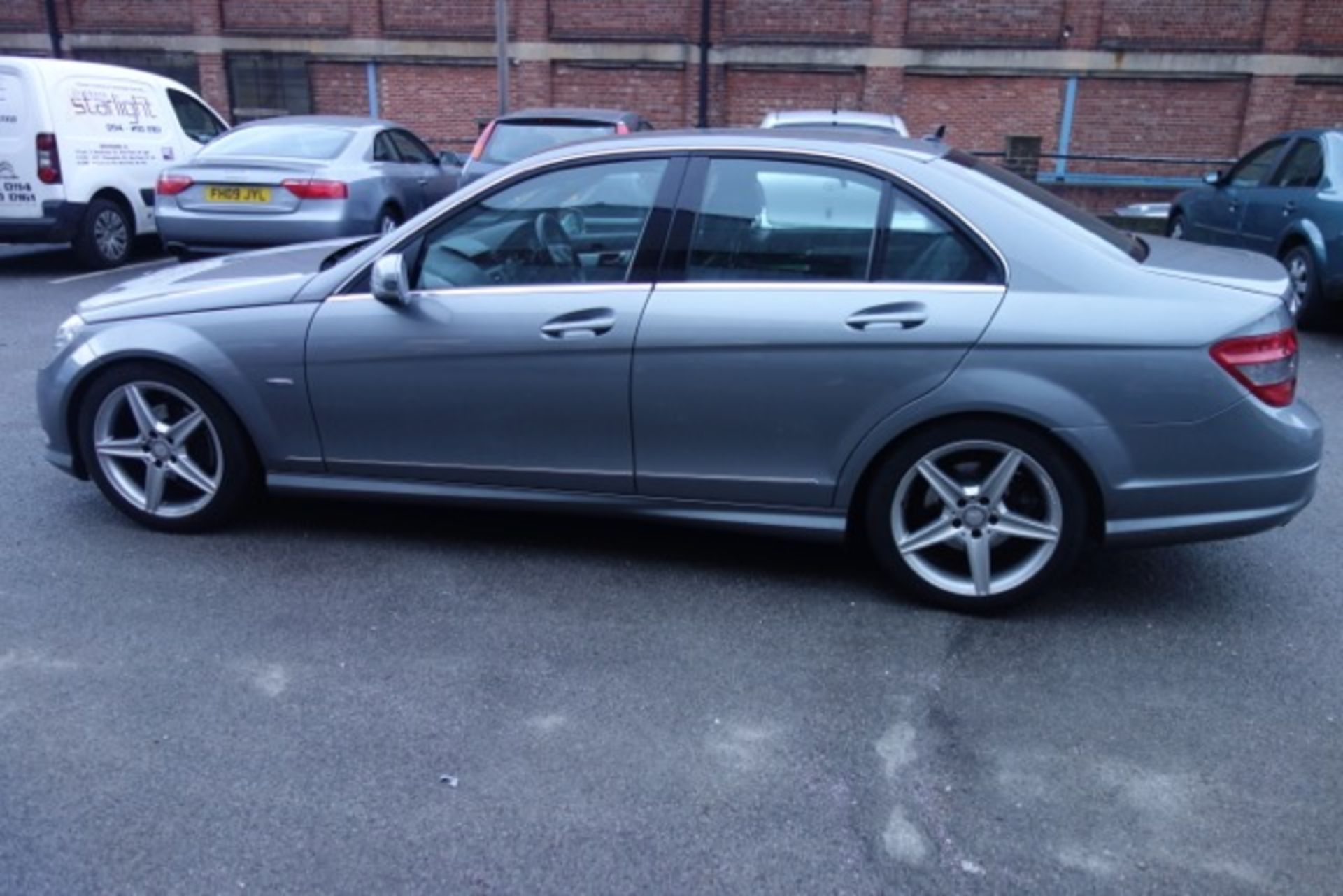 2010 60 REG Mercedes Benz C200 Blue efficiency Sport 2.1CDI. Reserve reduced, next bid will buy. - Image 2 of 19