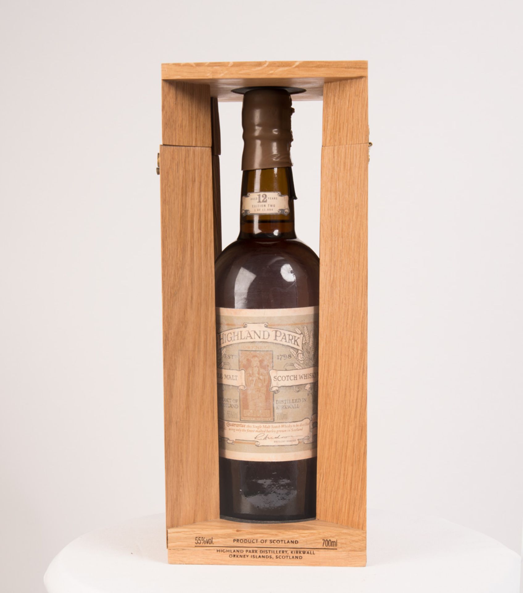 HIGHLAND PARK 15YO EARL MAGNUS Highland Park Earl Magnus 1st Edition 15yo. In wooden presentation - Image 2 of 2