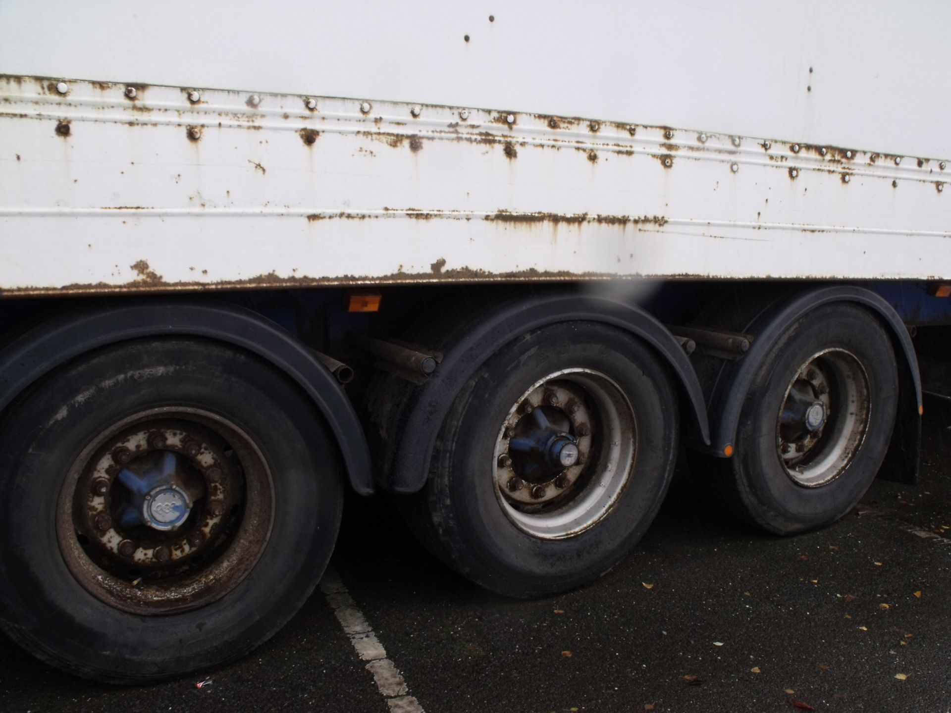 Montracon tri axle artic unit with tail lift 1996 good tyres etc run out of test - Image 3 of 5