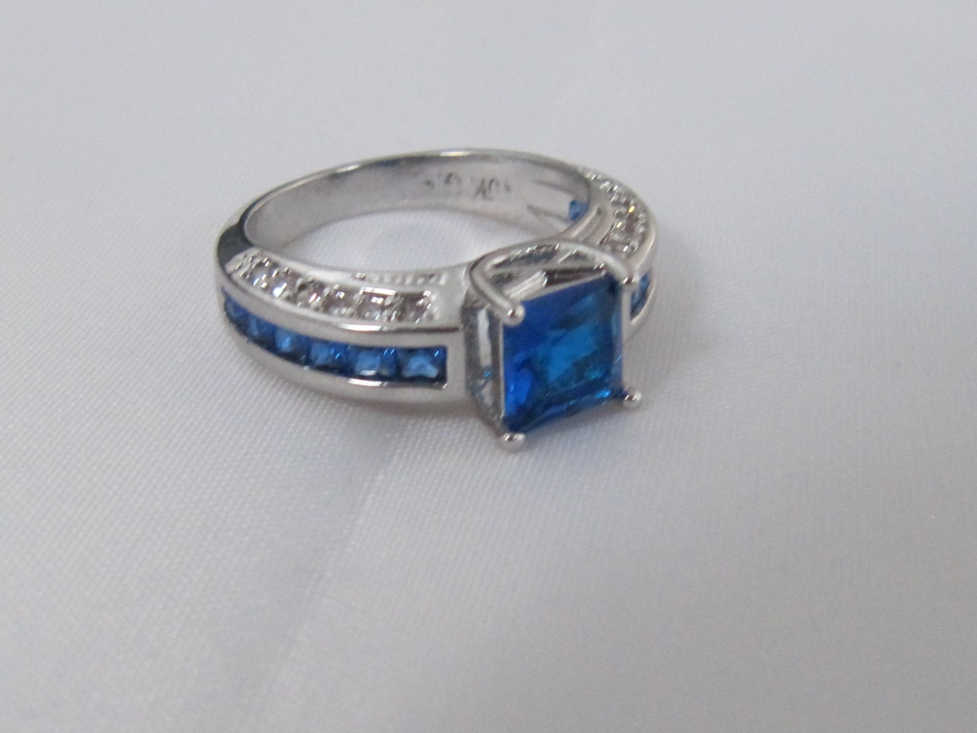10k White Gold Filled with Blue Sapphires. Size R. - Image 5 of 5