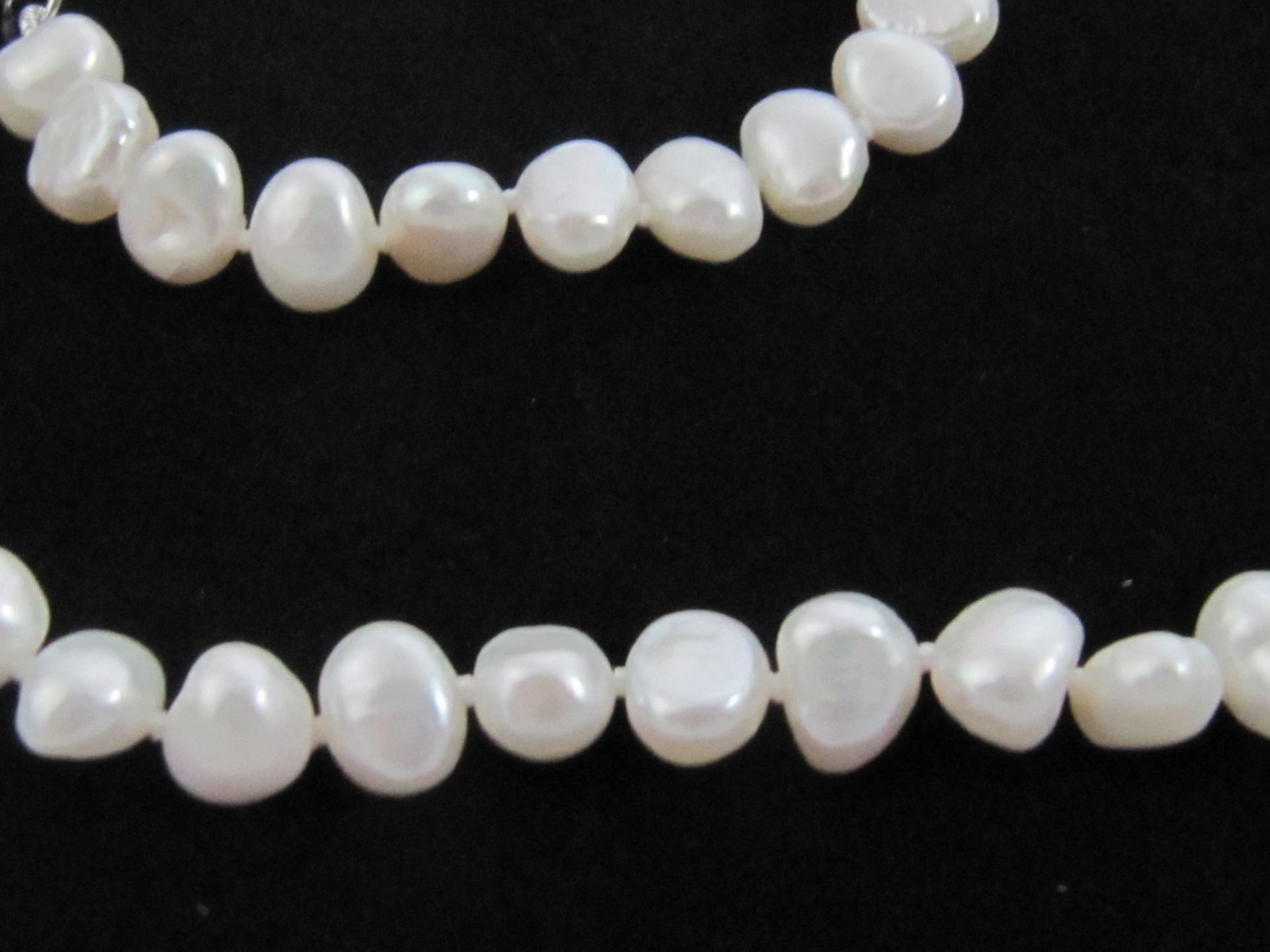 Real Pearl Necklace, Bracelet & Earring Set. - Image 2 of 5