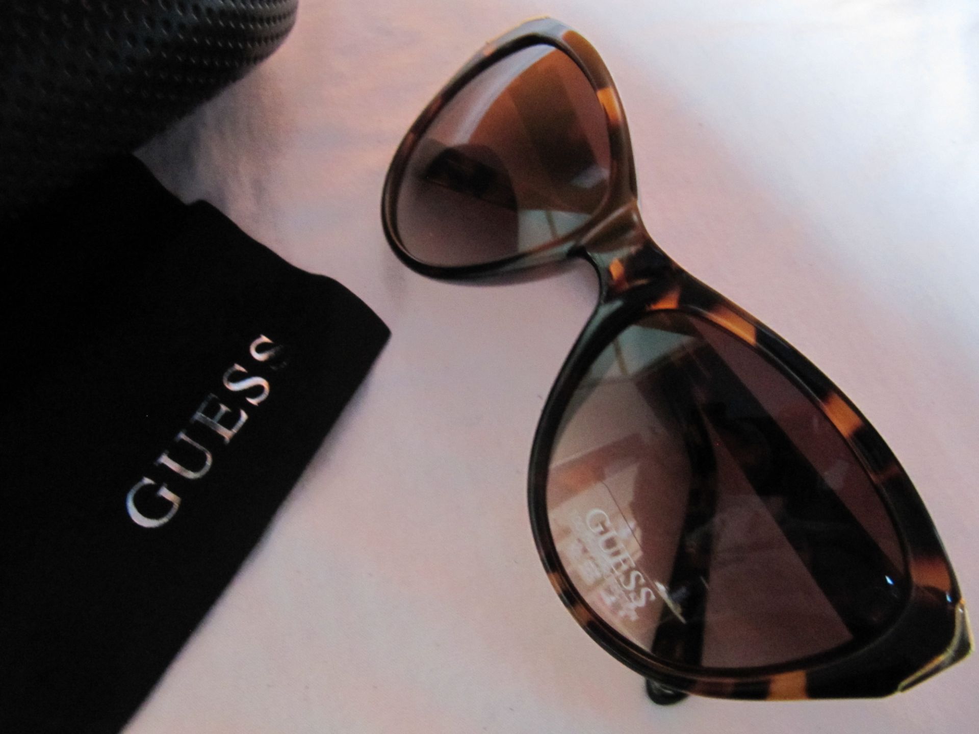 Guess Sunglasses. Tortoise Shell. - Image 3 of 3