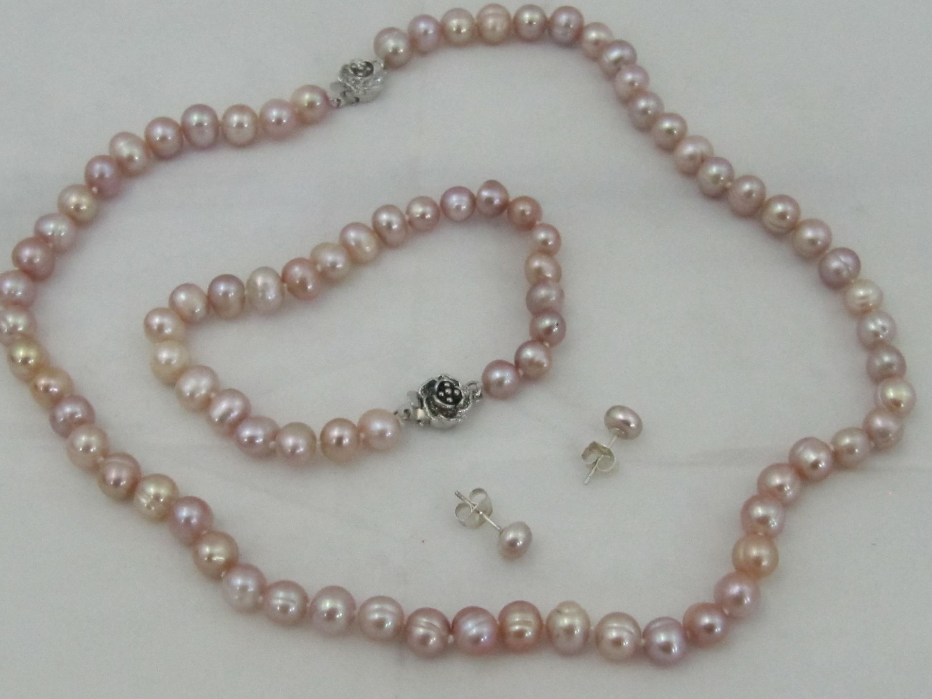 Real Pearl Necklace, Bracelet & Earring Set.