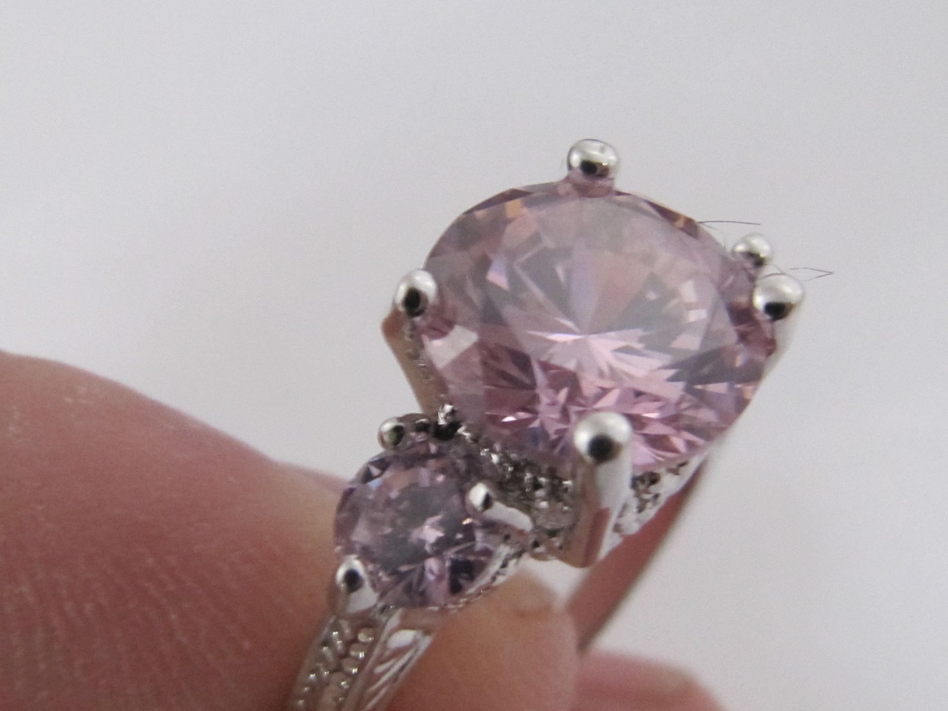 10k White Gold Filled with Pink Sapphires. Size R. - Image 3 of 5