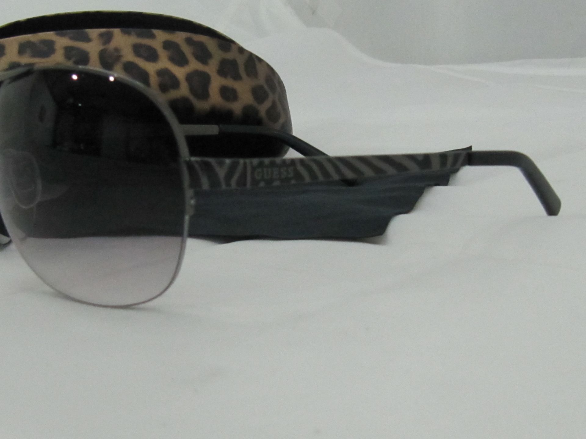 Guess Sunglasses. - Image 3 of 4