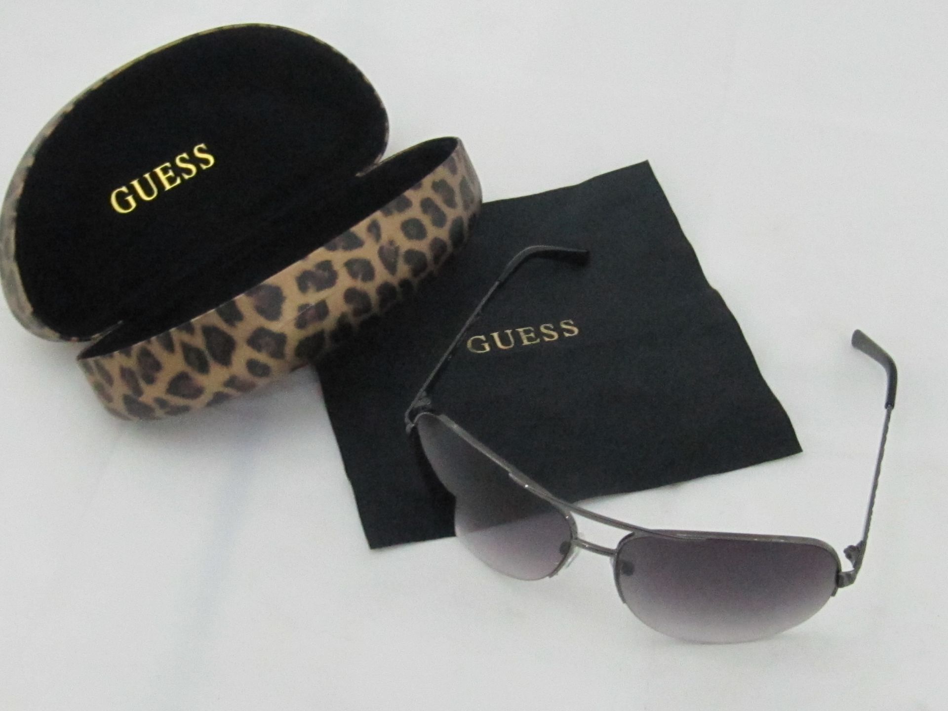 Guess Sunglasses. - Image 2 of 4