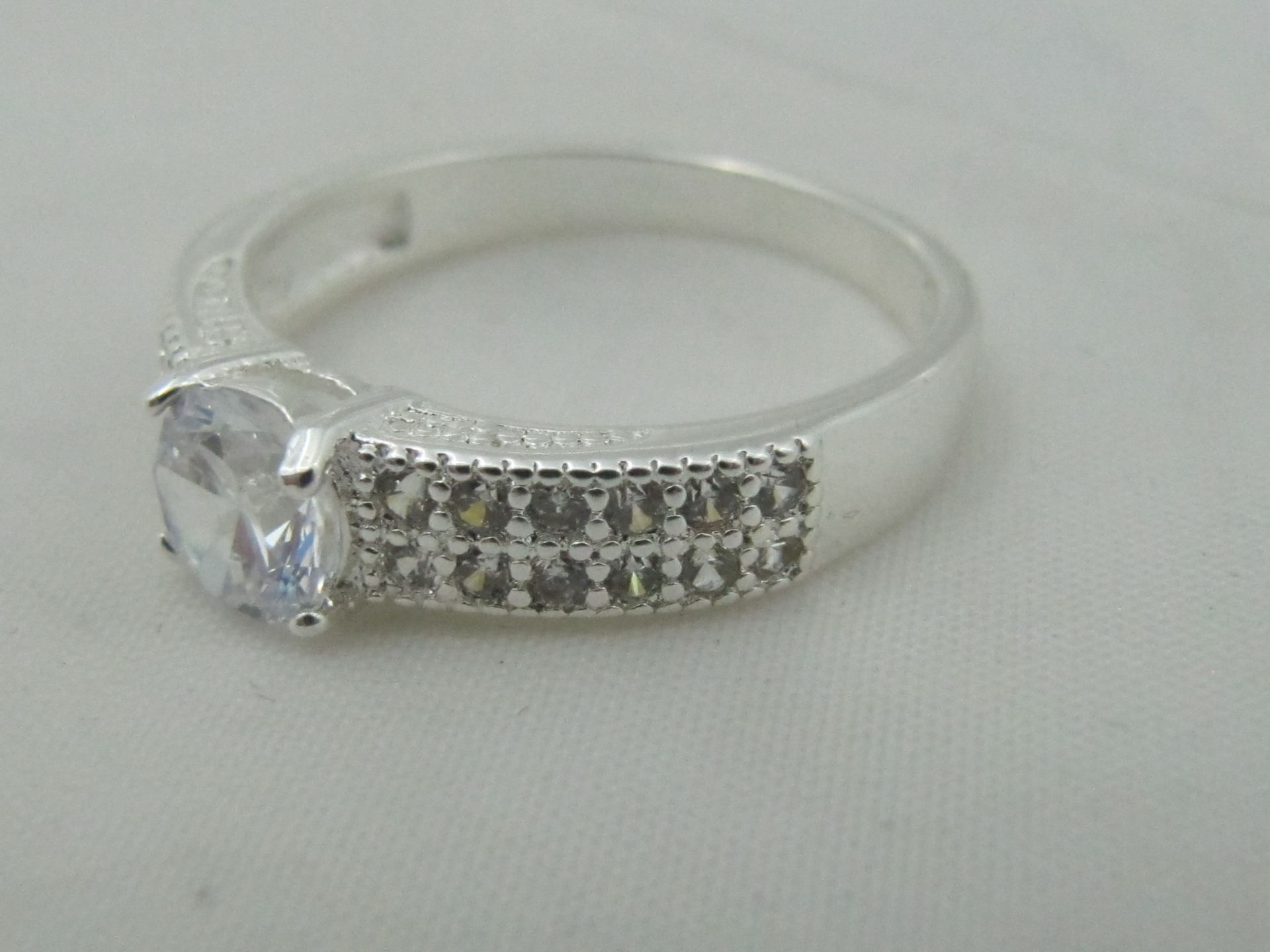 925 Solid Silver Ring with Crystals. Size P.