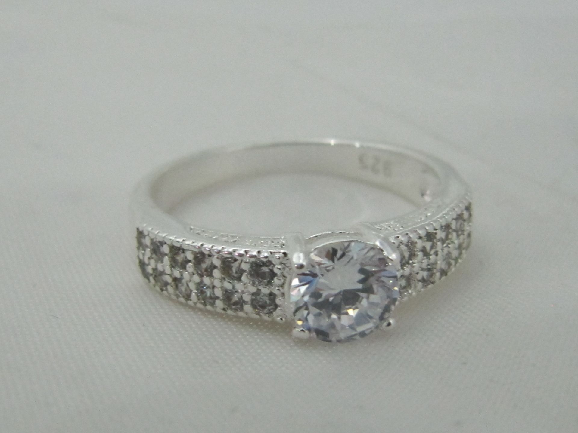 925 Solid Silver Ring with Crystals. Size P. - Image 3 of 4