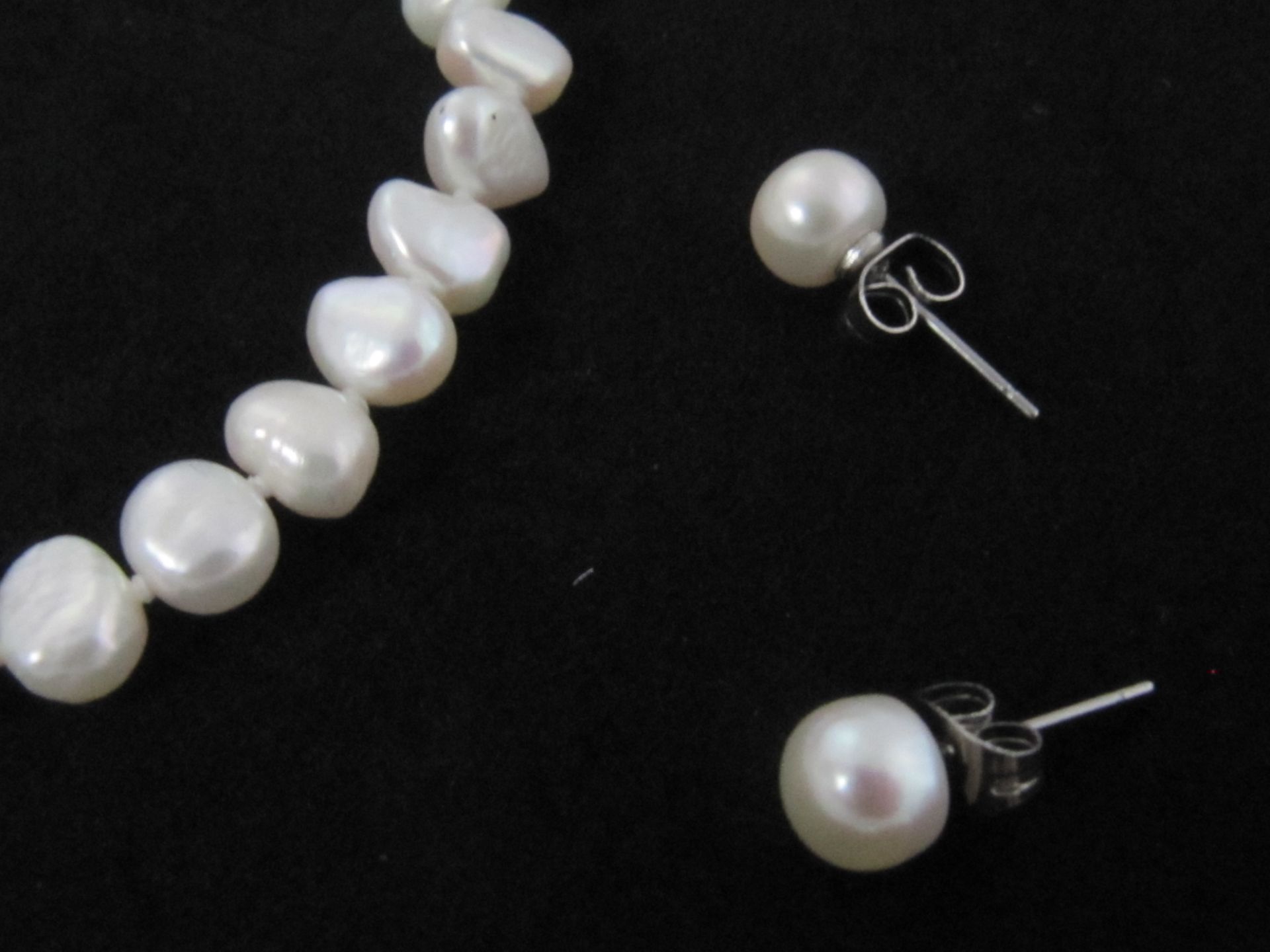Real Pearl Necklace, Bracelet & Earring Set. - Image 3 of 5