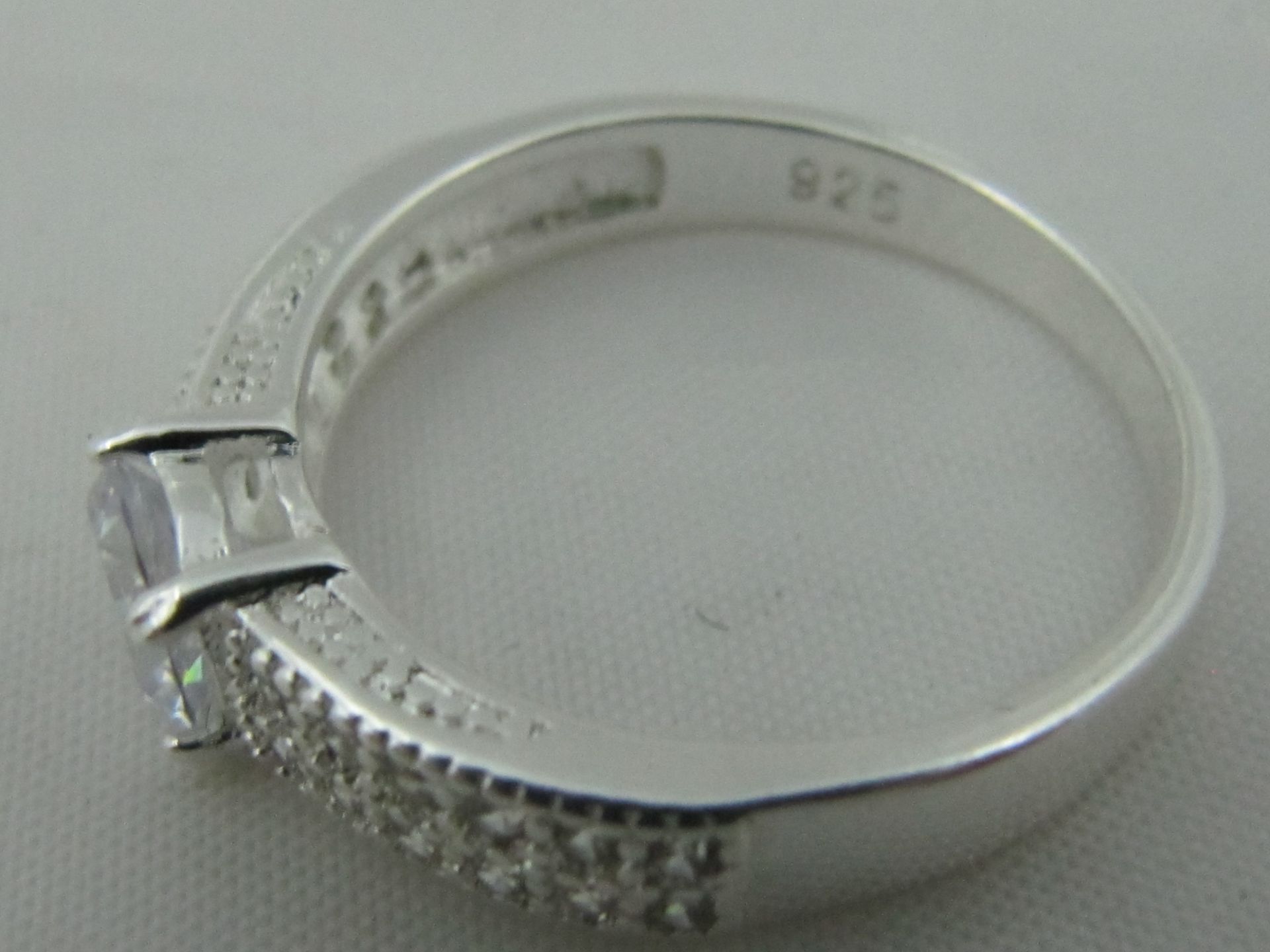 925 Solid Silver Ring with Crystals. Size P. - Image 4 of 4