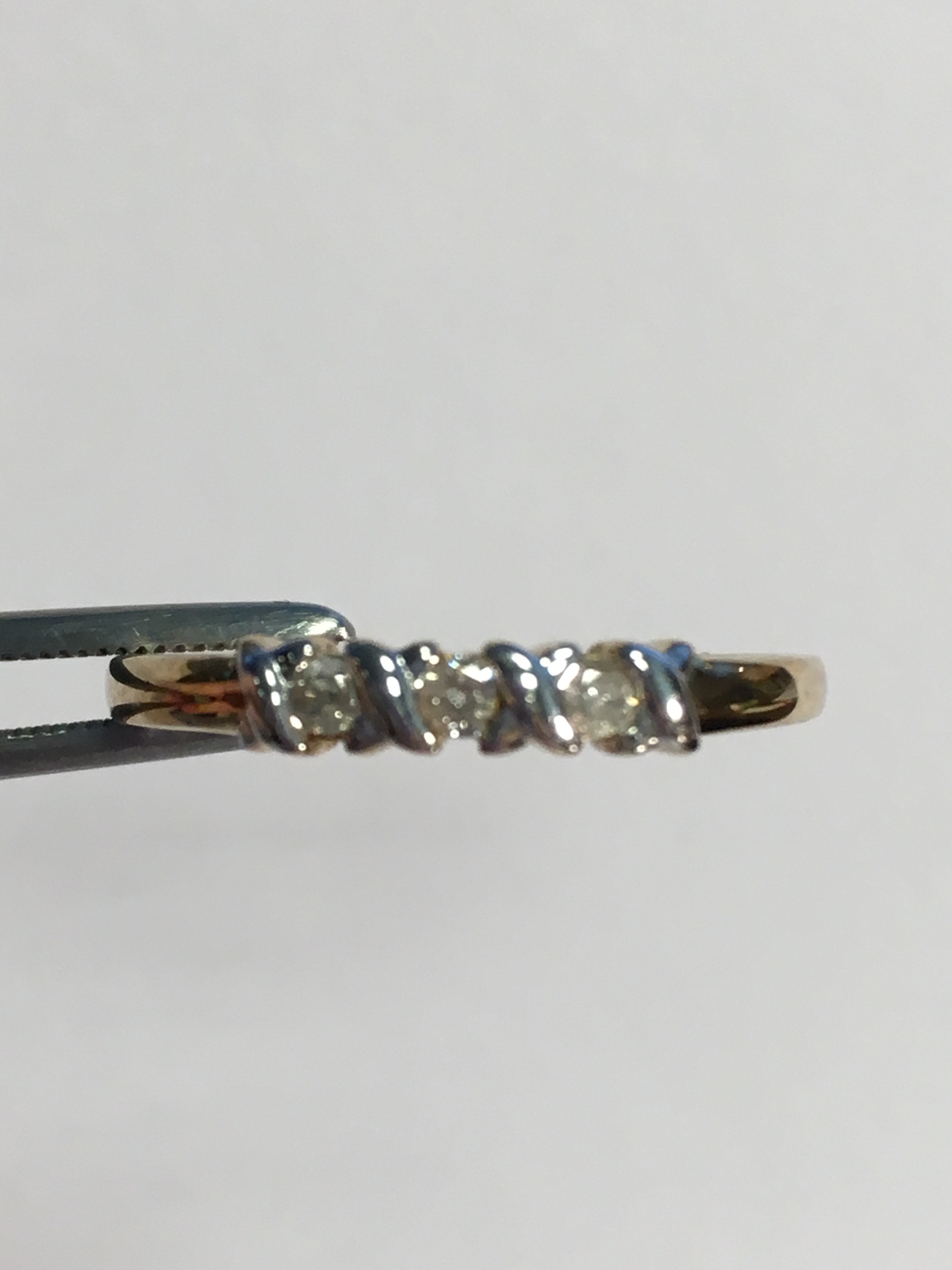 9ct Gold Diamond 3 Stone Kiss Ring - Image 2 of 3