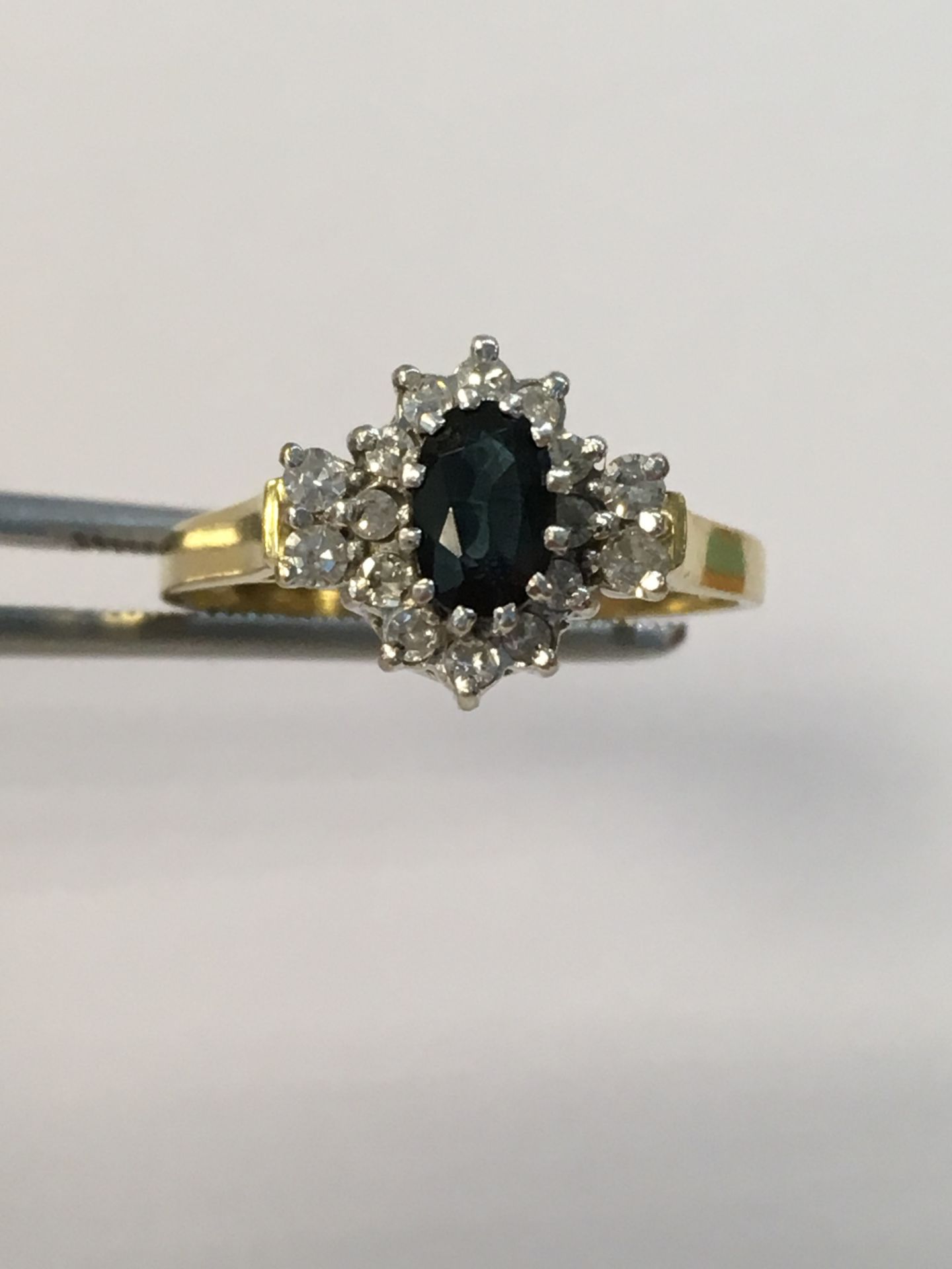 10K Yellow Gold Ring with Saphire and 0.18ct Cluster Diamonds - Image 2 of 3