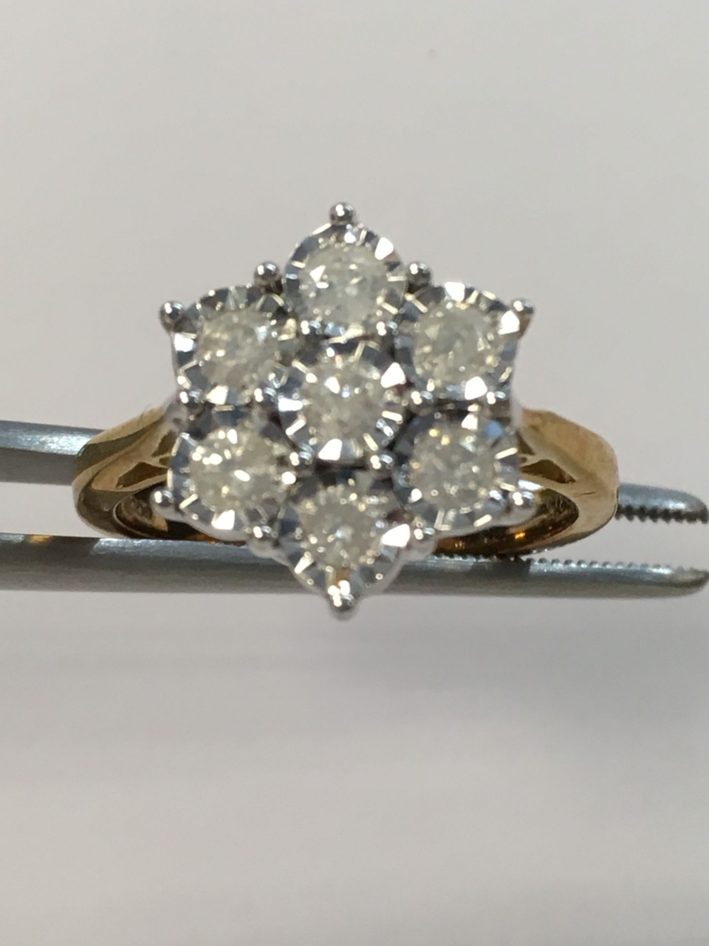 18Ct Gold and Diamond Ring - Image 2 of 3