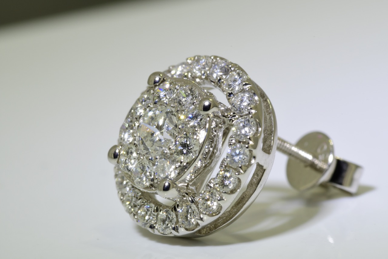 Diamond Earrings (VALUATION £4795) - Image 2 of 3