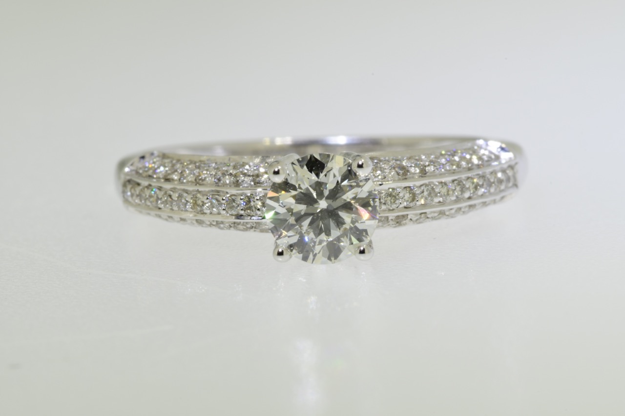 Diamond Ring (VALUATION £5840)