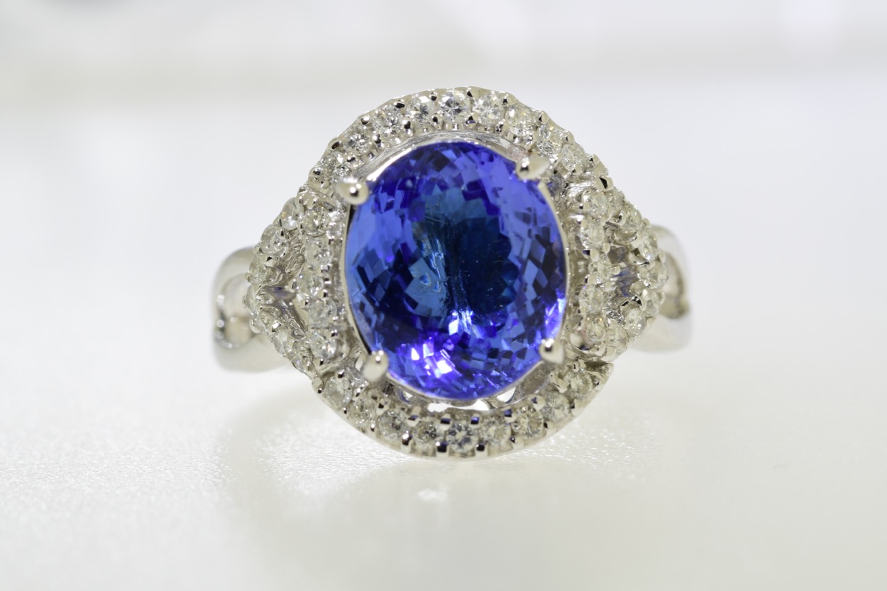 Tanzanite & Diamond Ring (VALUATION £4375)