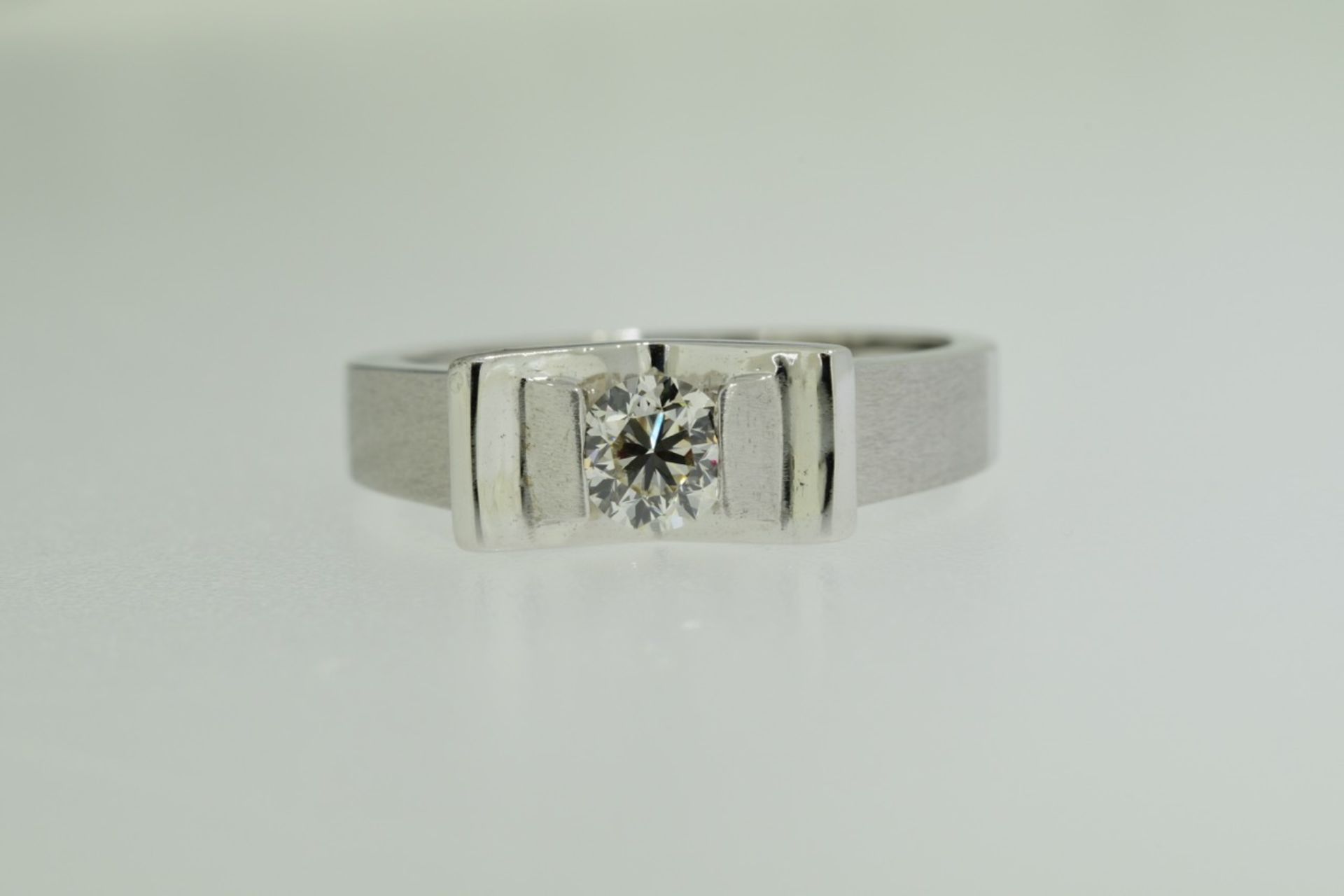 Diamond Ring (VALUATION £4120)