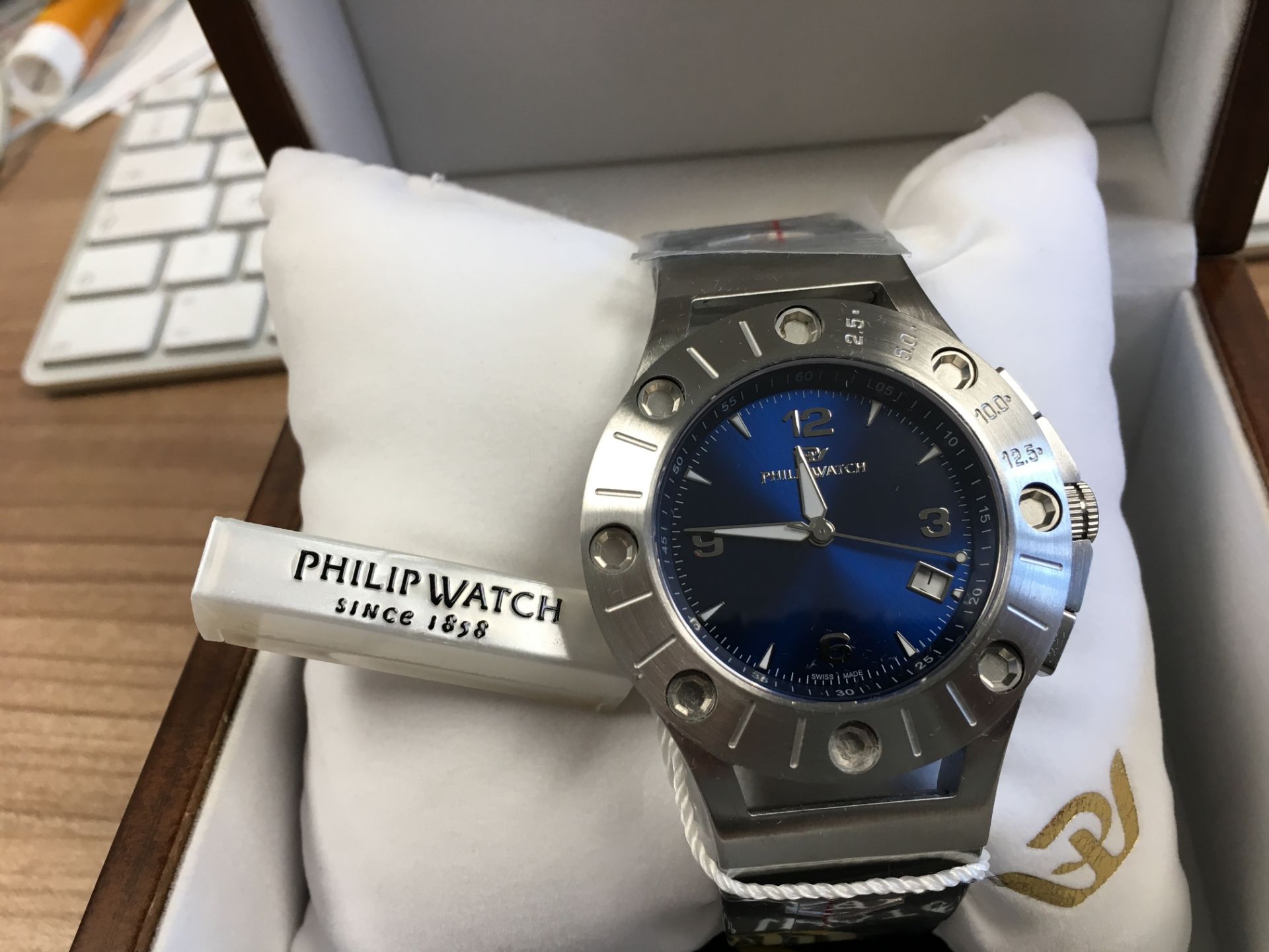Philip Watch Temporada Blue Dial with Stainless Steel Strap - Free Delivery - Warrantied - Image 3 of 3