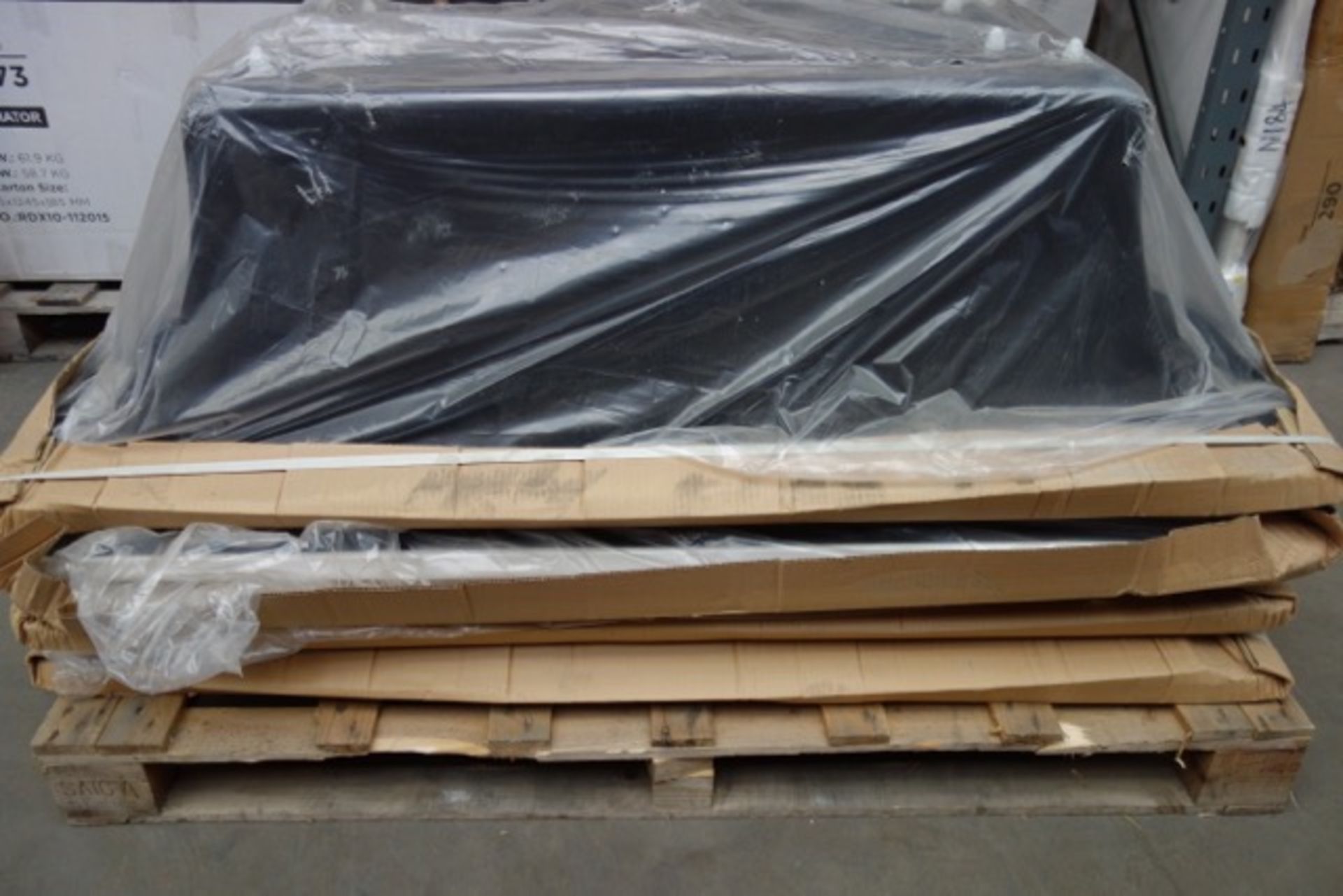 (2) PALLET TO CONTAIN 4 x BLACK FREESTANDING BATHS - NOTE: WAREHOUSE DAMAGED STOCK.