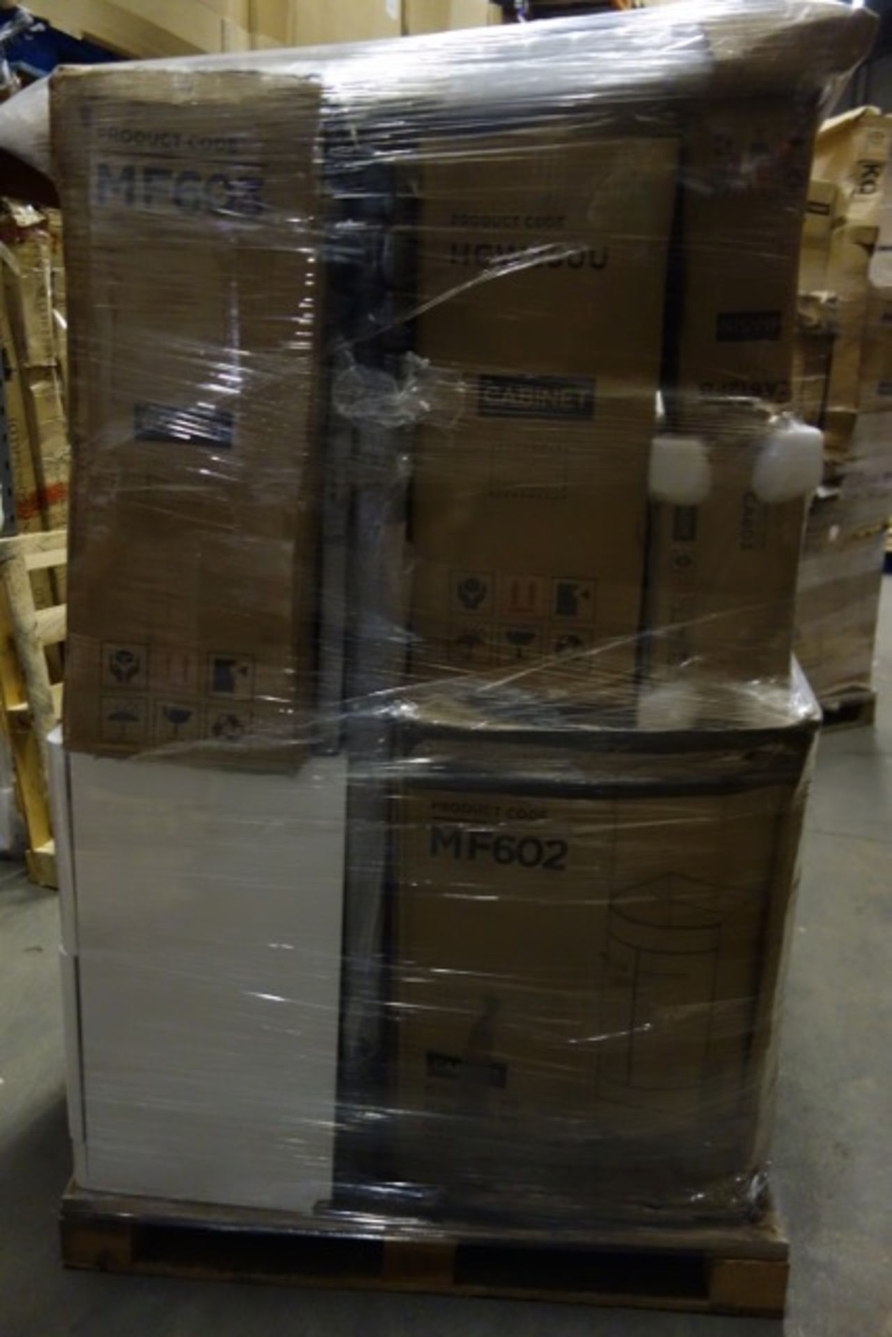 (24) PALLET TO CONTAIN 15 x ITEMS OF VARIOUS BATHROOM STOCK TO INCLUDE: ANTHACITE TOWEL RADIATOR,