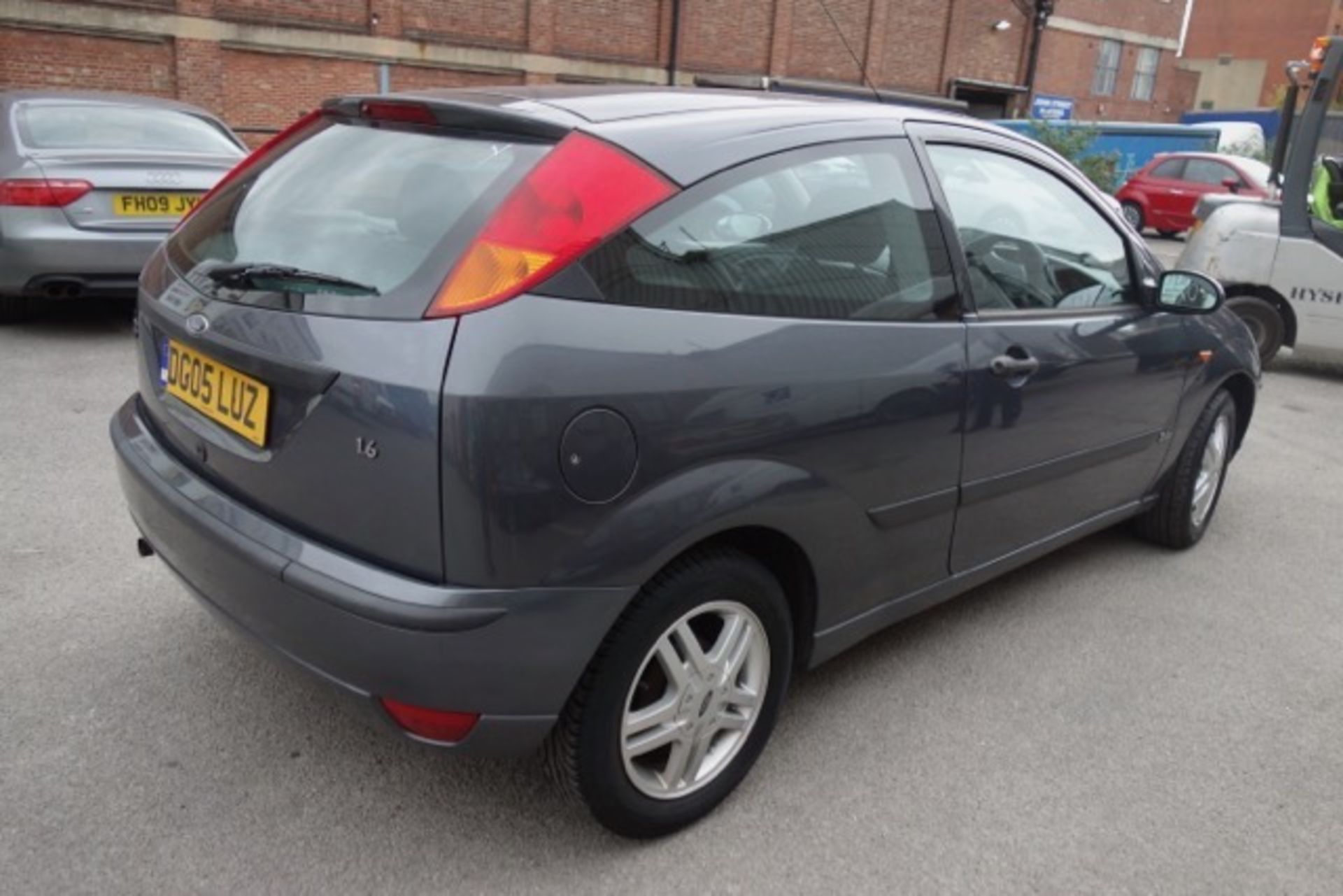 2005 REGISTERED FORD FOCUS ZETEC 1.6 PETROL MOT UNTIL: 22 November 2017 FULL SERVICE HISTORY. - Image 8 of 13