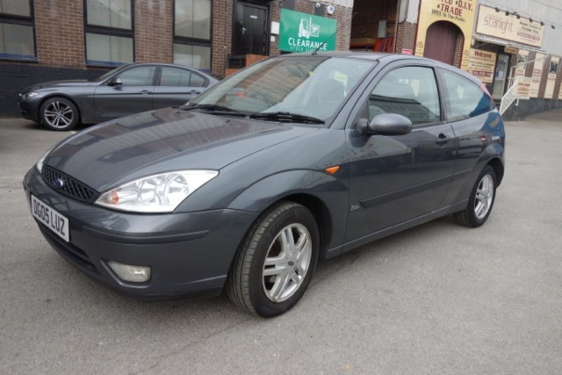 2005 REGISTERED FORD FOCUS ZETEC 1.6 PETROL MOT UNTIL: 22 November 2017 FULL SERVICE HISTORY. - Image 12 of 13