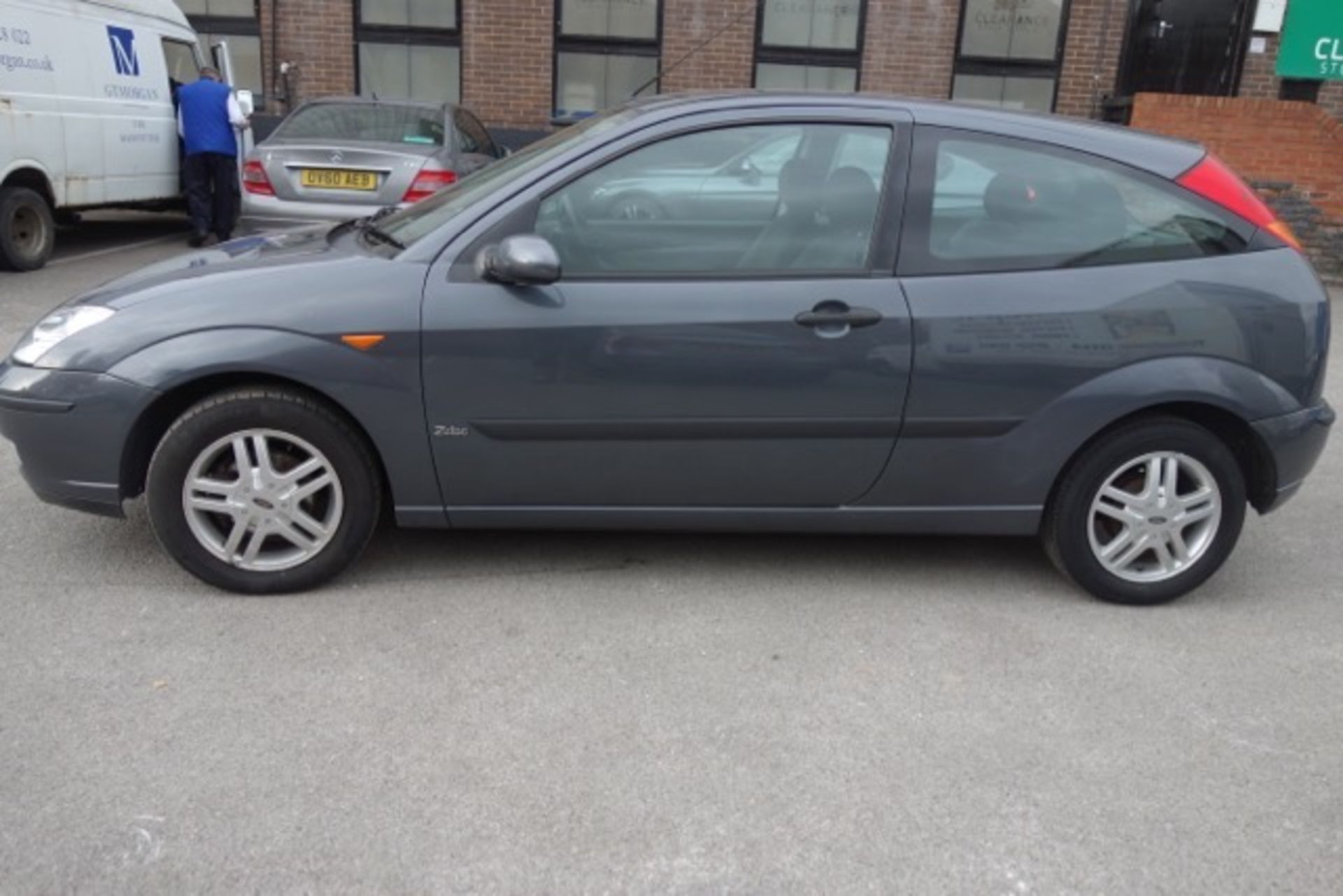 2005 REGISTERED FORD FOCUS ZETEC 1.6 PETROL MOT UNTIL: 22 November 2017 FULL SERVICE HISTORY. - Image 9 of 13