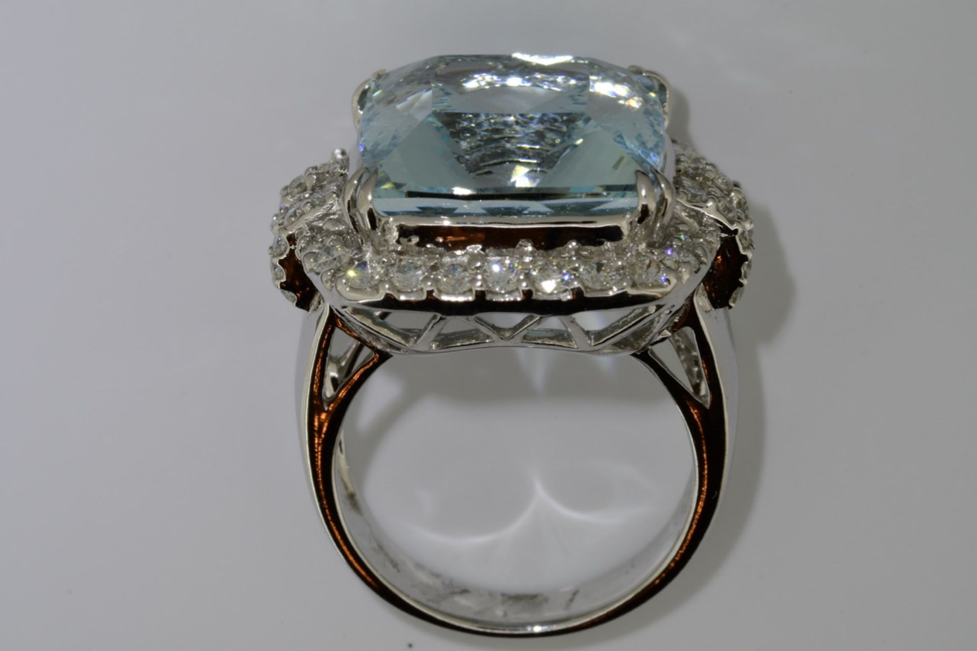 Aquamarine & Diamond Ring - Image 2 of 3