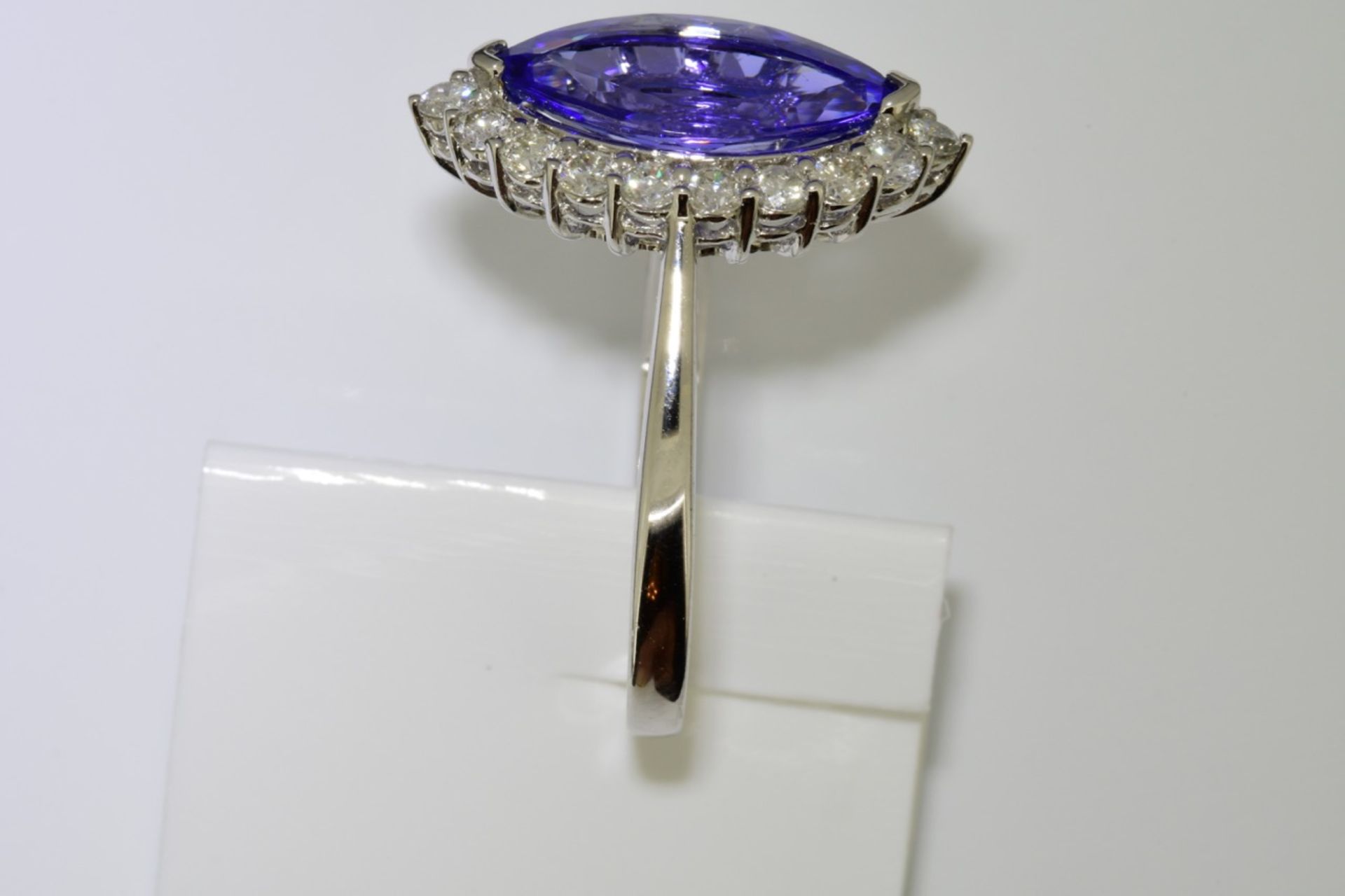 Tanzanite & Diamond Ring - Image 2 of 3