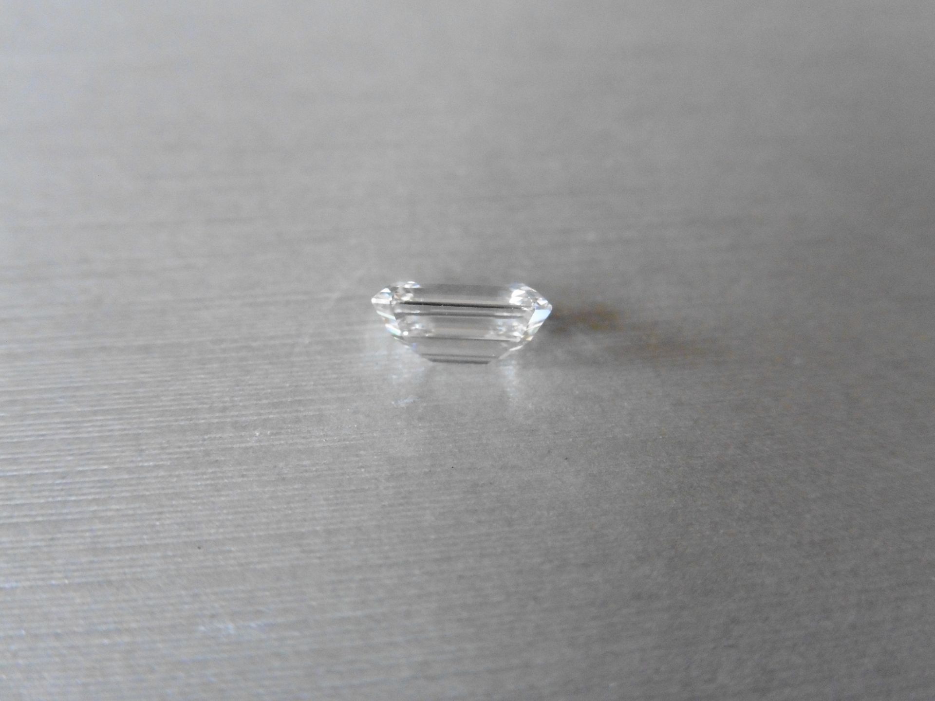 2.00ct single emerald cut diamond. Measures 8.46 x 6.01 x 3.94mm. E colour VS1 clarity. Valued at £ - Image 3 of 7