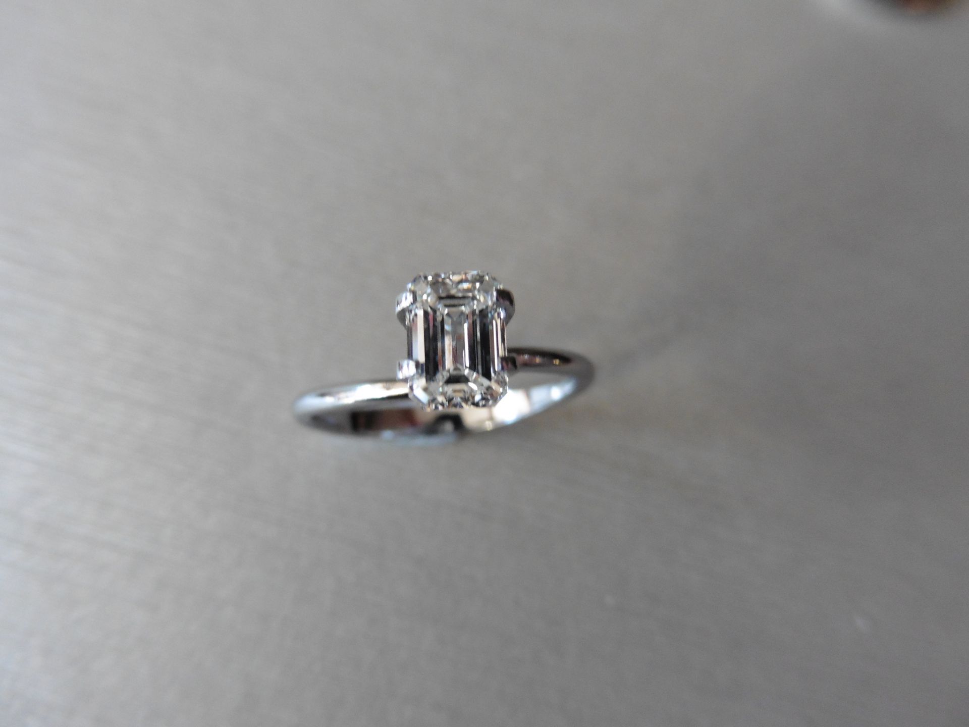 1.00ct single emerald cut diamond G colour VS1 clarity. 6.74 x 4.76 x 3.18. Suitable for mounting in - Image 4 of 6