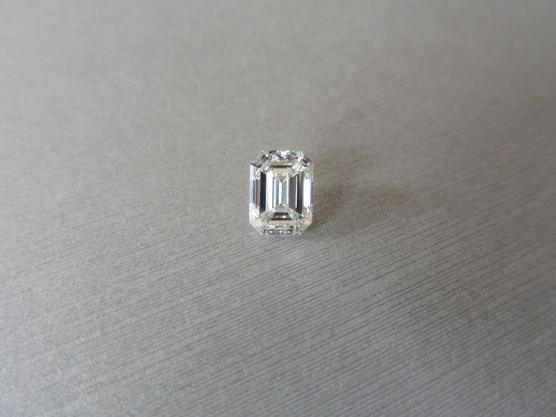 2.01ct single emerald cut diamond, measures 8.06 x 6.08 x 4.23mm J colour, SI3 clarity. No - Image 5 of 5