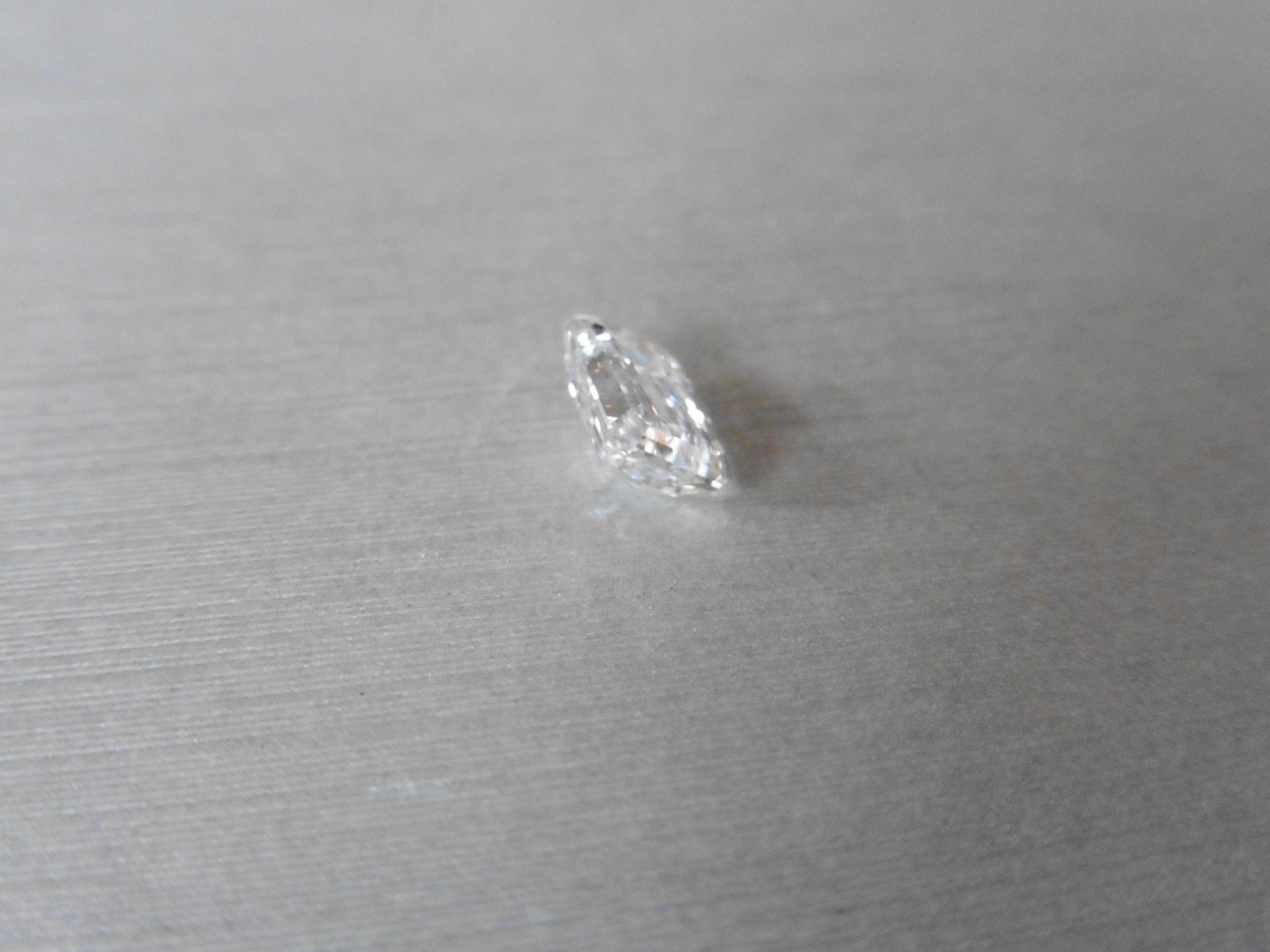 2.00ct single emerald cut diamond. Measures 8.46 x 6.01 x 3.94mm. E colour VS1 clarity. Valued at £ - Image 2 of 7